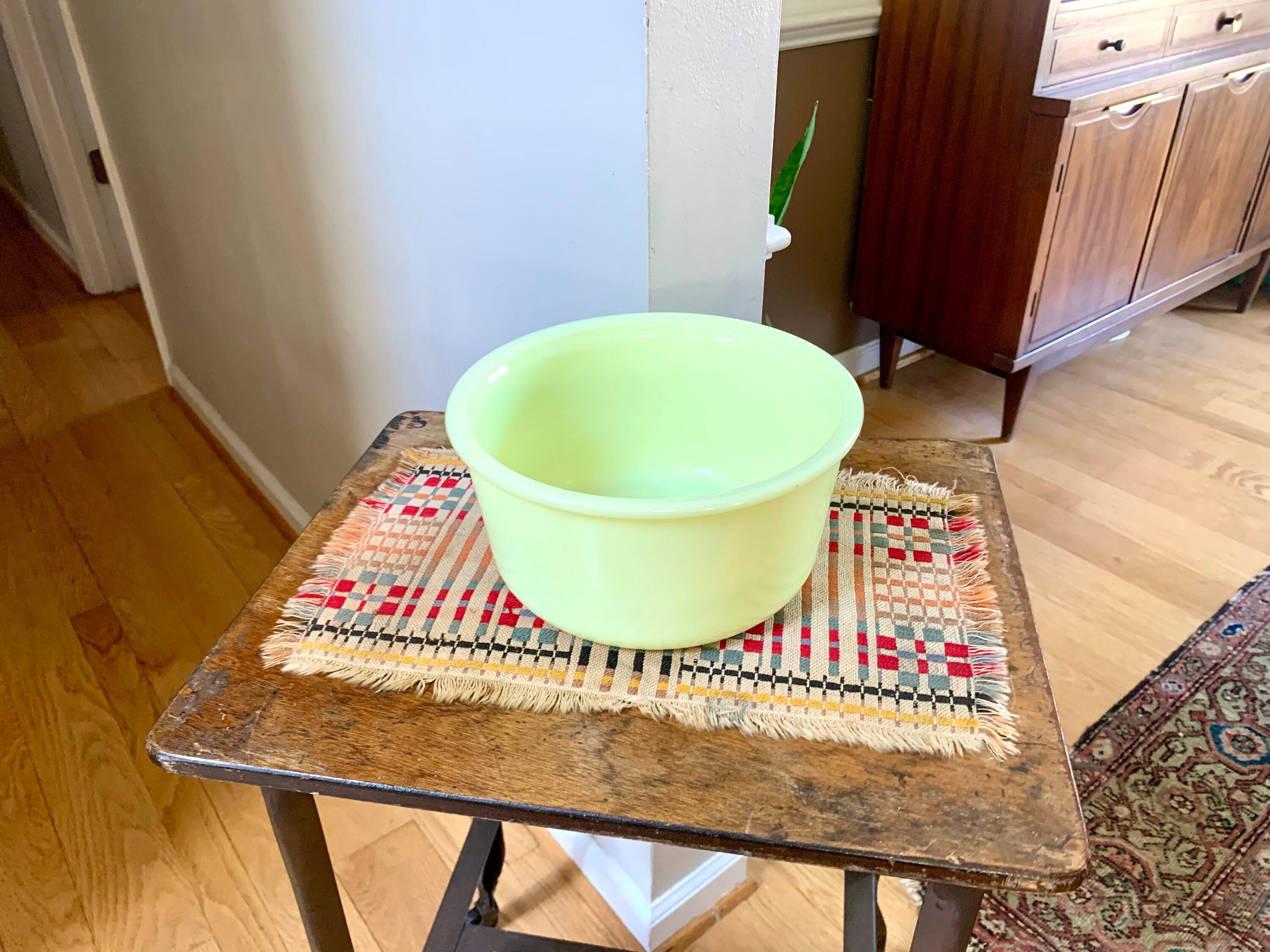 Vtg Uranium Glass Mixing Bowl | Vaseline Glass Mixing Bowl | 9" Uranium Mixing Bowl | MCM Mixing Bowl