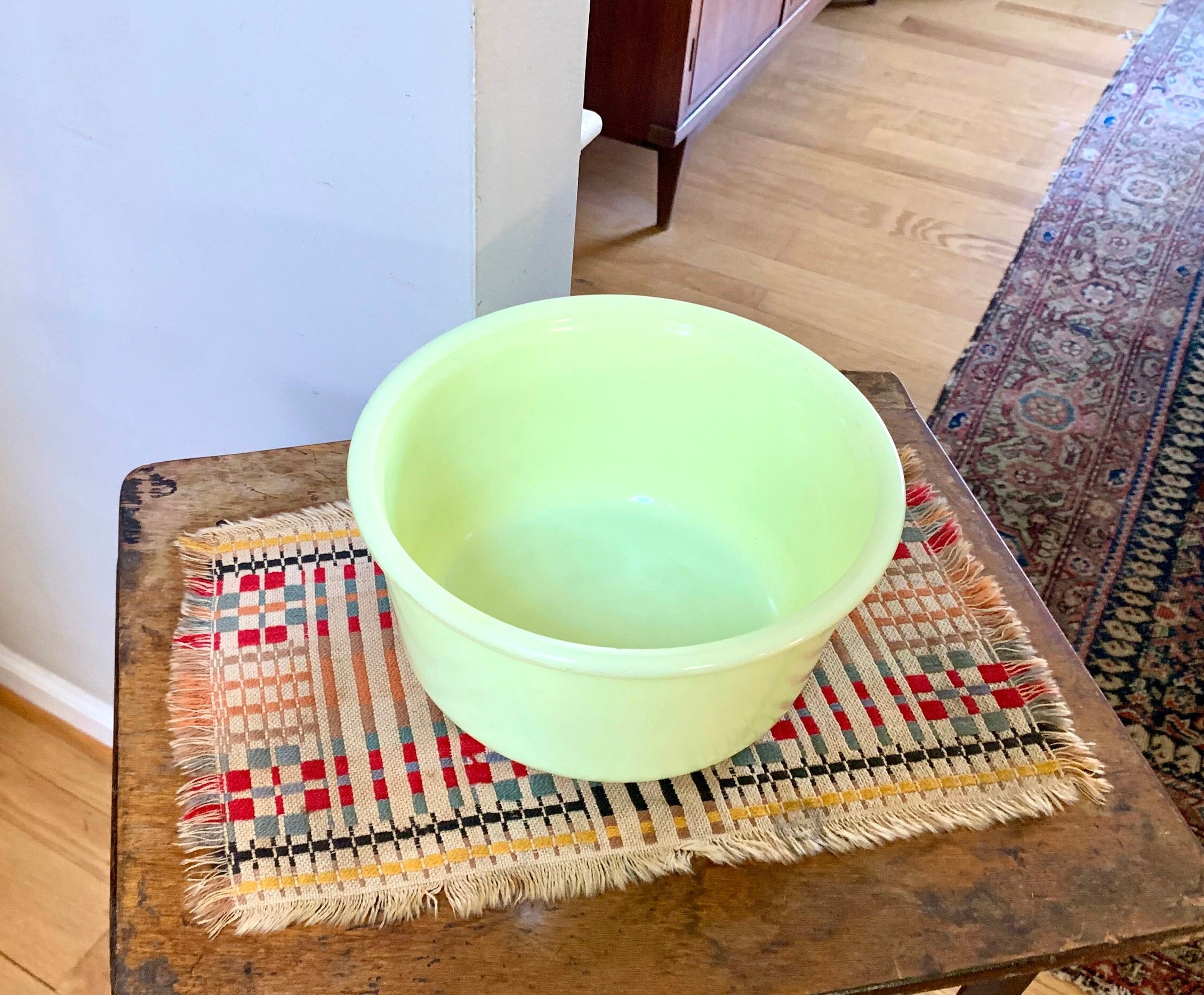 Vtg Uranium Glass Mixing Bowl | Vaseline Glass Mixing Bowl | 9" Uranium Mixing Bowl | MCM Mixing Bowl
