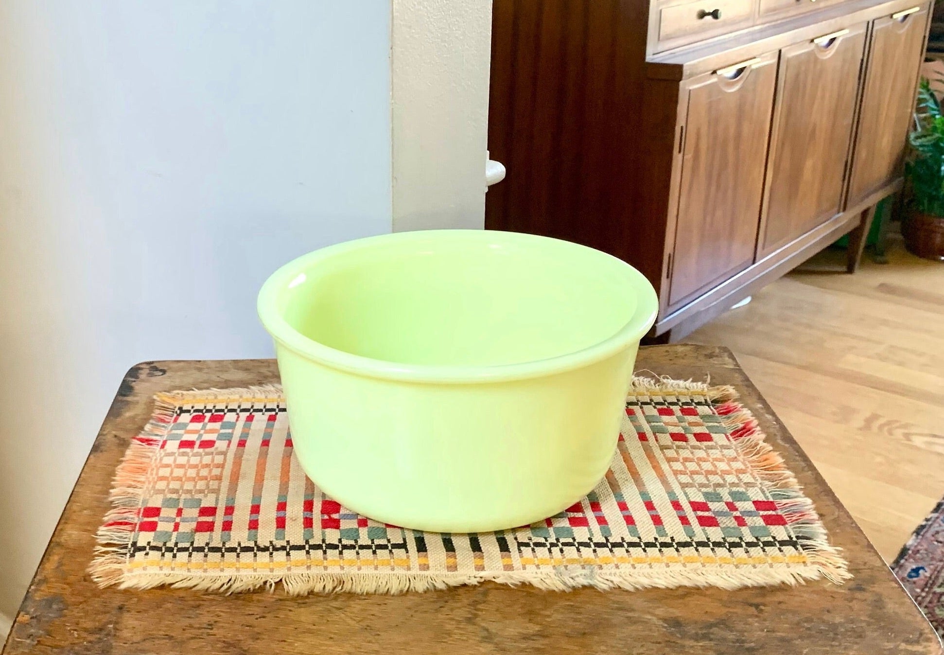 Vtg Uranium Glass Mixing Bowl | Vaseline Glass Mixing Bowl | 9" Uranium Mixing Bowl | MCM Mixing Bowl