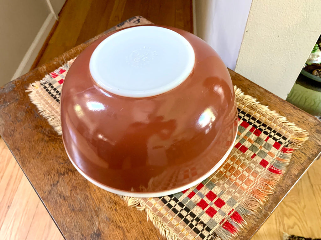 Brown Pyrex Mixing Bowl | Pyrex 404 Brown and White Rim Bowl| 4 Quart Brown Glass Bowl| Large Brown Mid Century Bowl| Vintage Pyrex Cookware