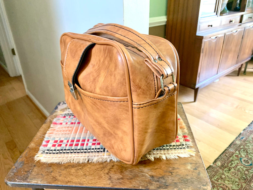 1970s Luggage Overnighter Brown Vinyl Shoulder Bag | Scovill Shoulder Bag | 70s Faux Leather Shoulder Bag | Brown Weekender Crossbody Bag