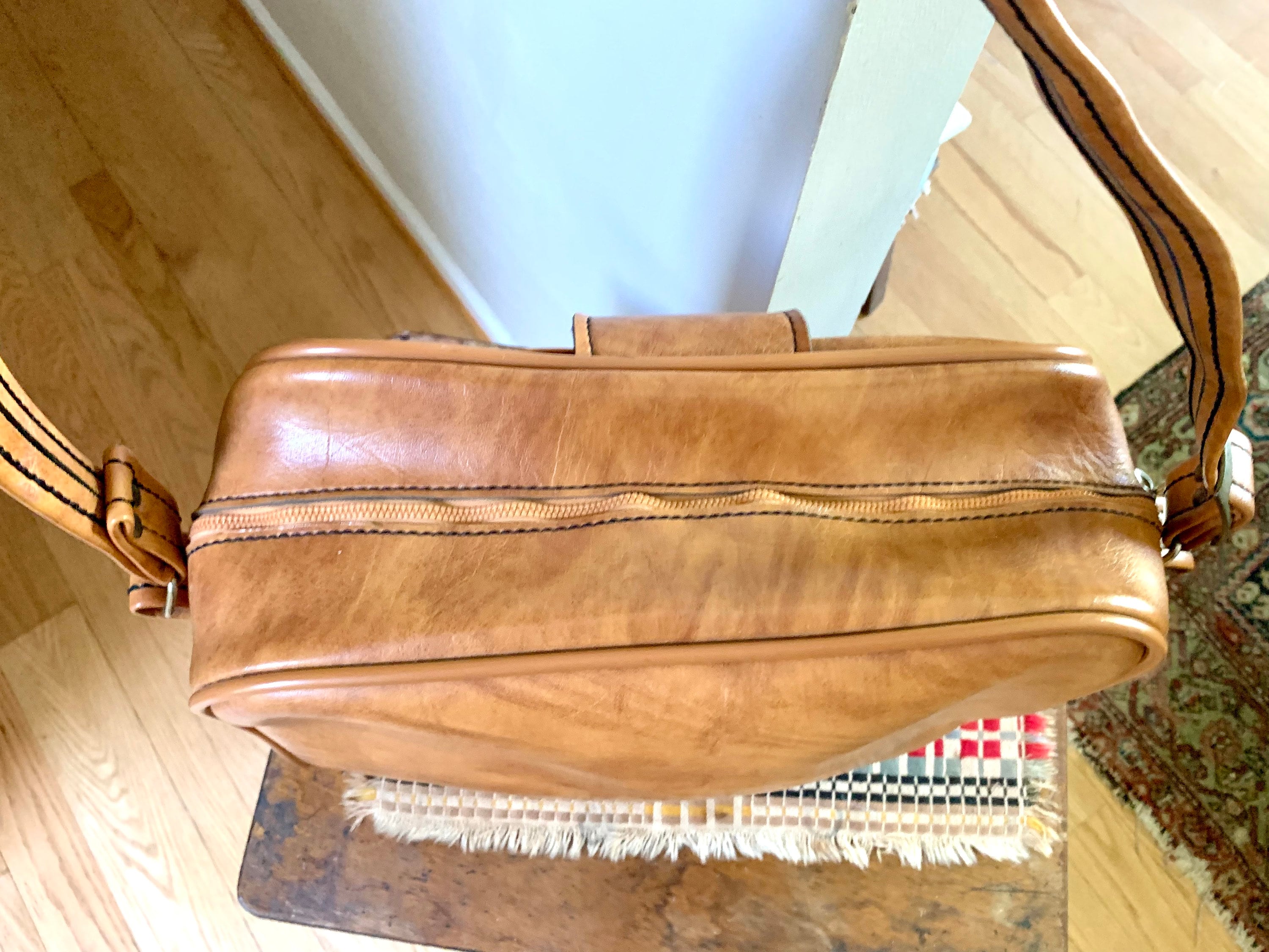 1970s Luggage Overnighter Brown Vinyl Shoulder Bag | Scovill Shoulder Bag | 70s Faux Leather Shoulder Bag | Brown Weekender Crossbody Bag