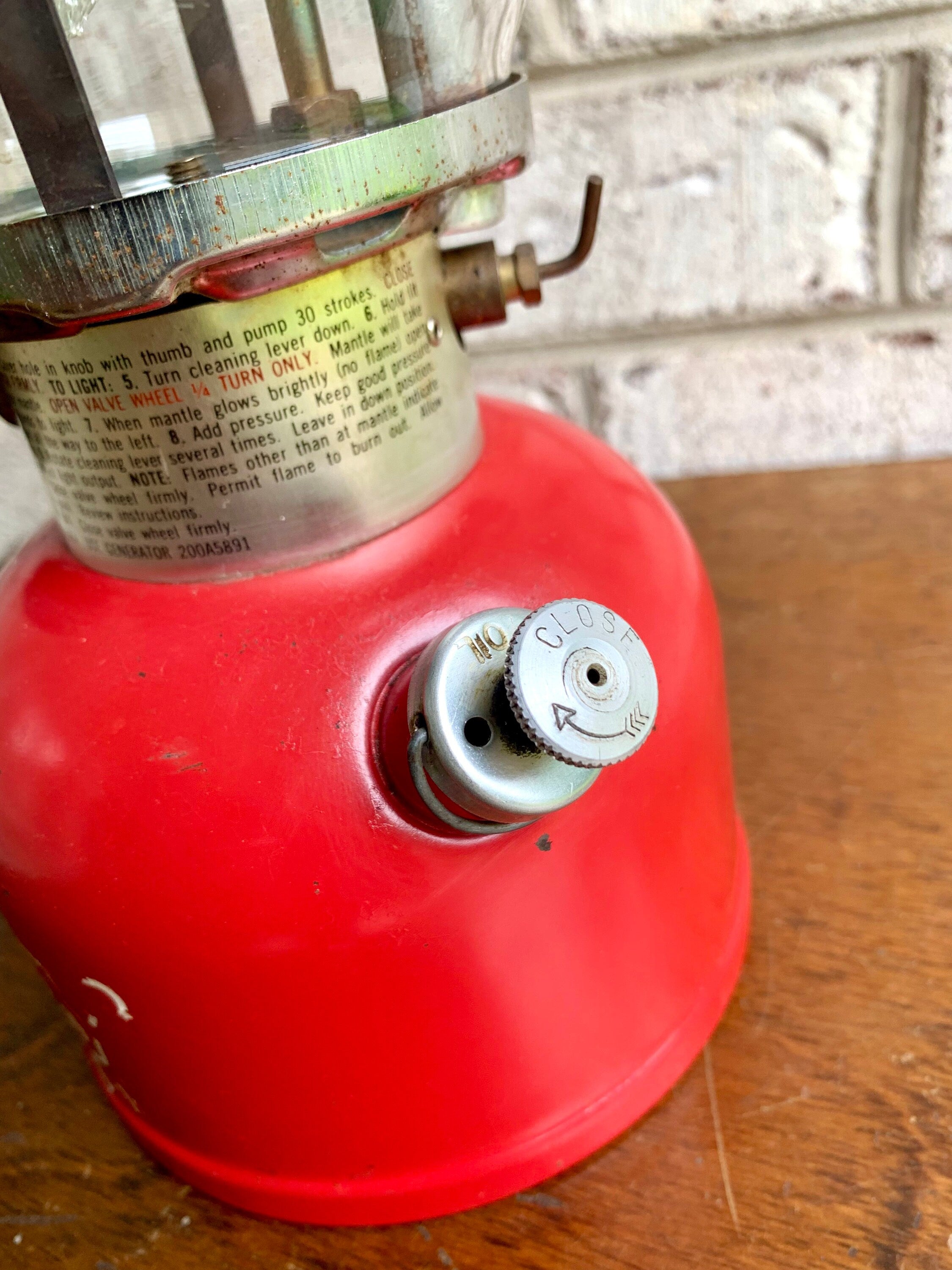 Vtg Coleman Model 200A Lantern | Coleman Red Lantern | 1978 Model 200A Coleman Lantern | Round Globe Coleman Lantern | Single Mantle