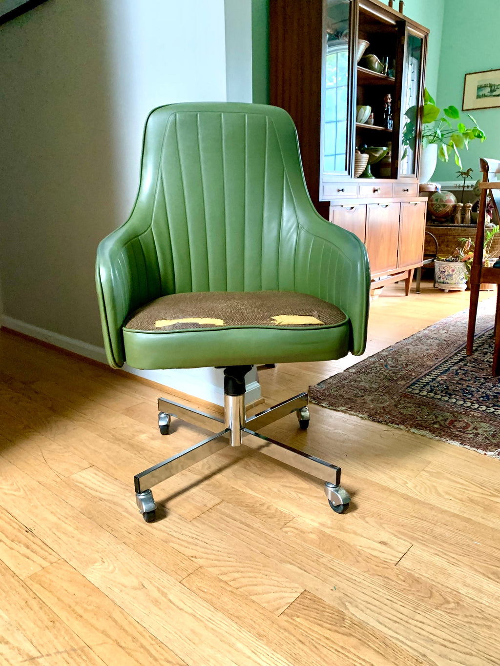 Mid Century Modern Swivel Rolling Chair | Jansko Olive Green Desk Chair | MCM Vinyl High Back Chair | Green Vinyl Modern Office Chair