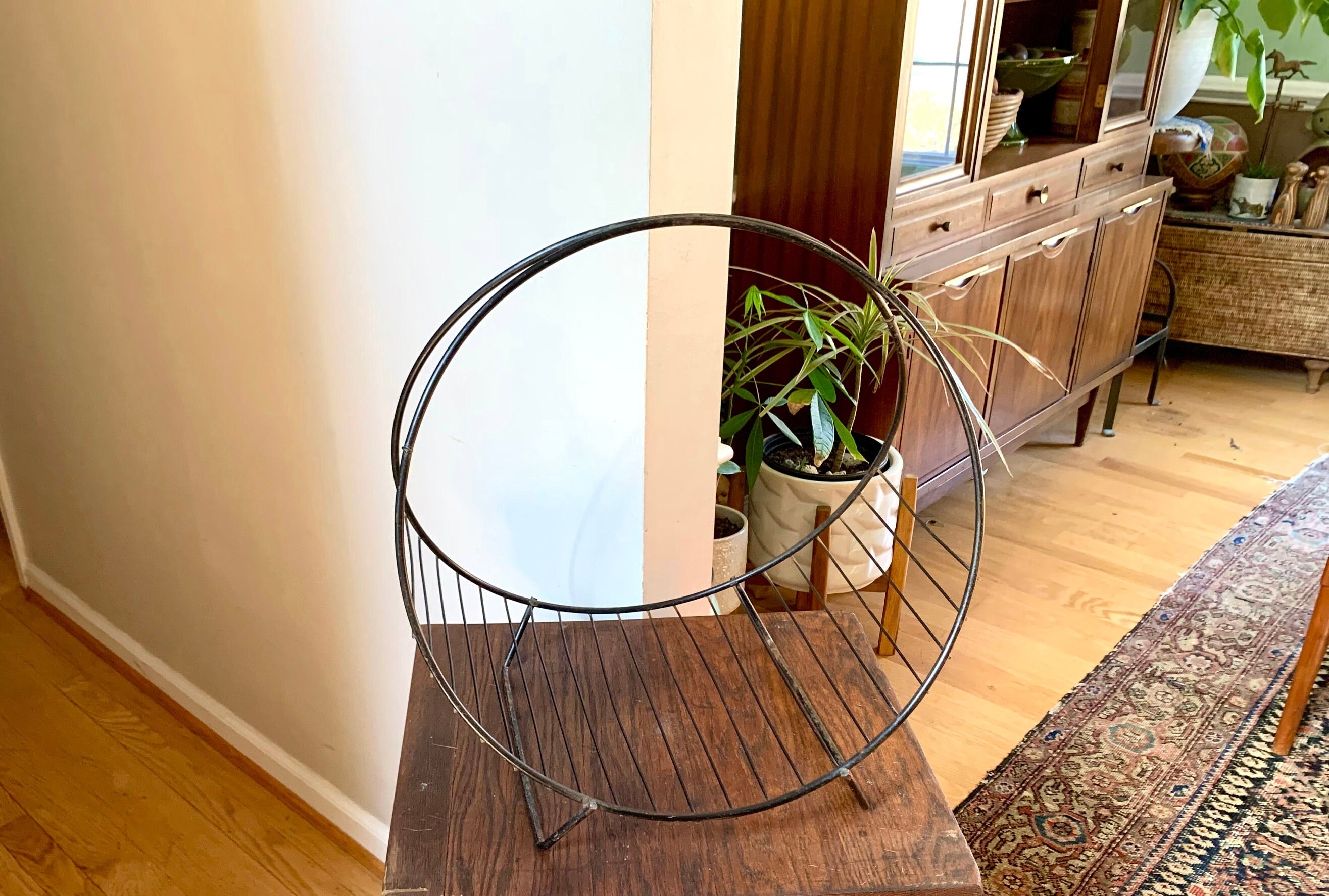 Vtg MCM Wire Magazine Rack | Mid Century Atomic Wire Magazine Rack | Brass Blanket Rack | Wire Towel Rack | Rustic Wire Stand