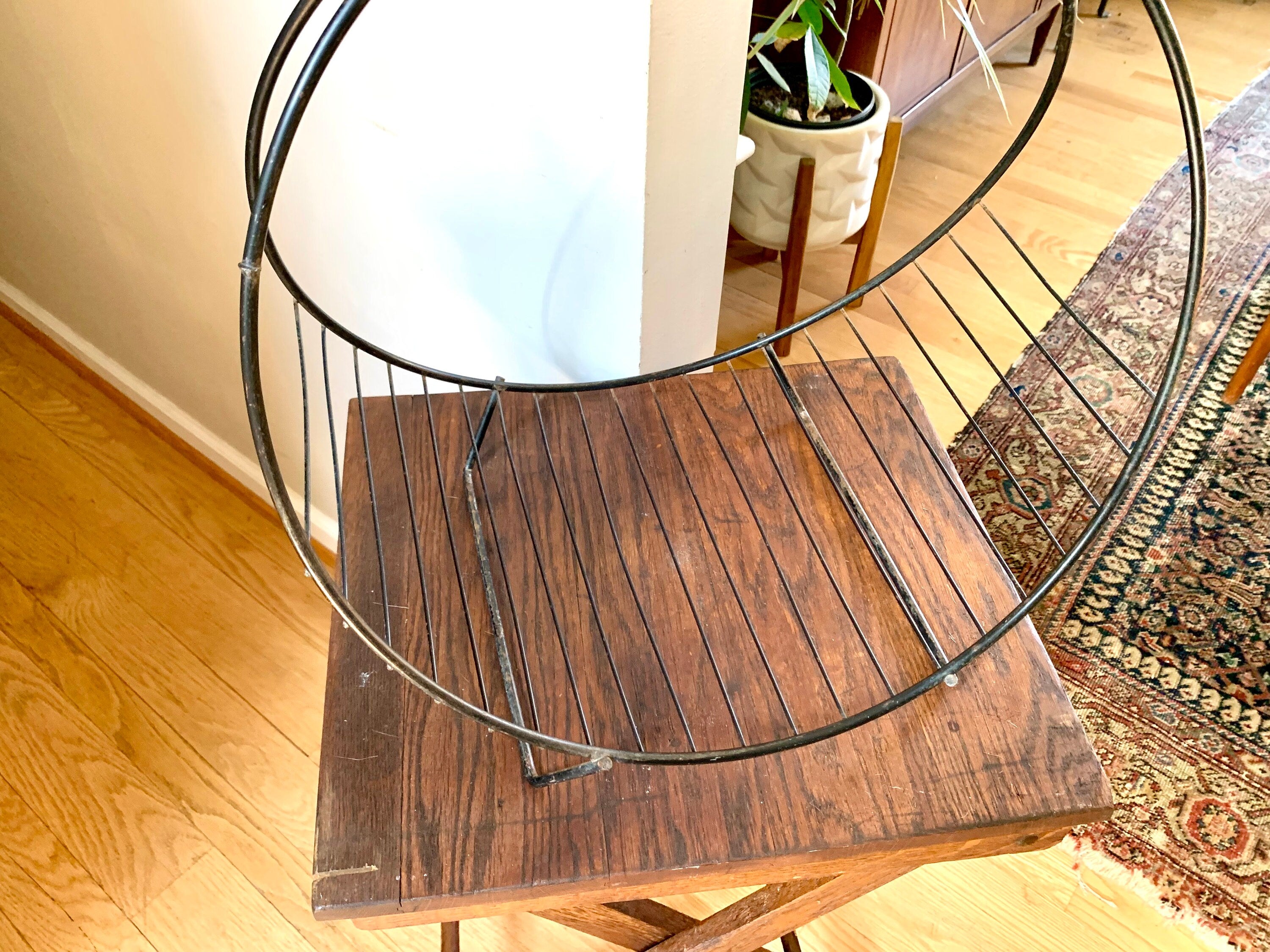 Vtg MCM Wire Magazine Rack | Mid Century Atomic Wire Magazine Rack | Brass Blanket Rack | Wire Towel Rack | Rustic Wire Stand