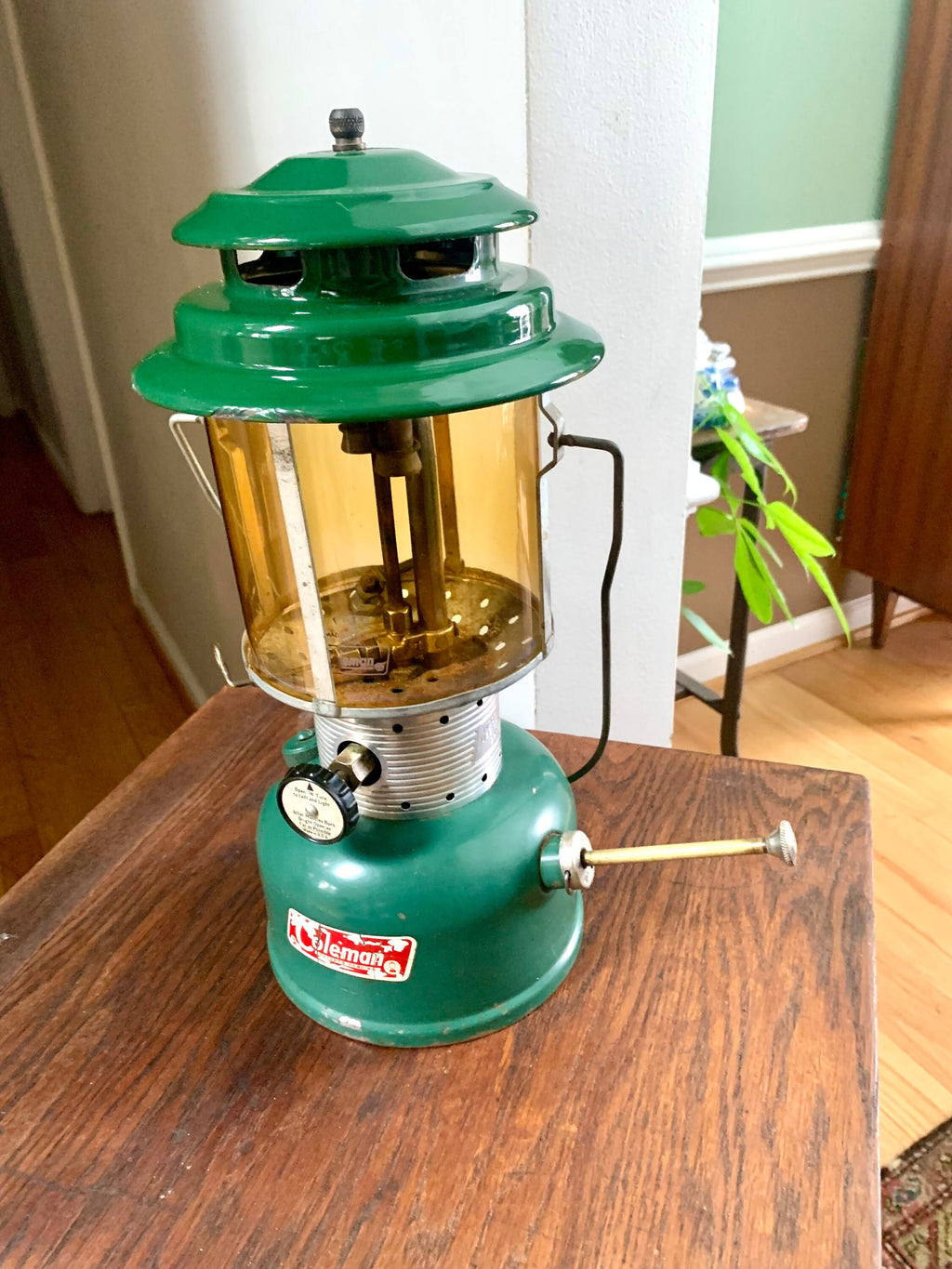 Vintage Coleman Model 220F Lantern | Coleman 1968 Coleman Lantern | Yellow Glass Model 220F Coleman Lantern | Yellow Glass Duel Mantel