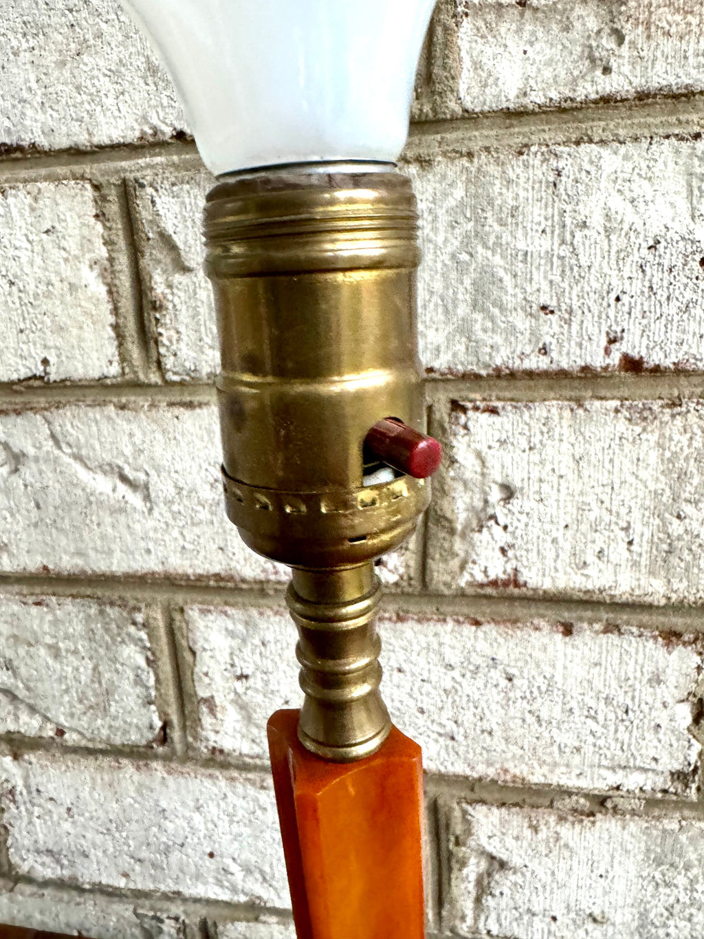 Small Bakelite Lamp | Vintage Butterscotch Bakelite Desk Lamp | Small Bakelite Table Lamp | Machine Age Art Deco Catalin/Bakelite Lamp (Shade NI)