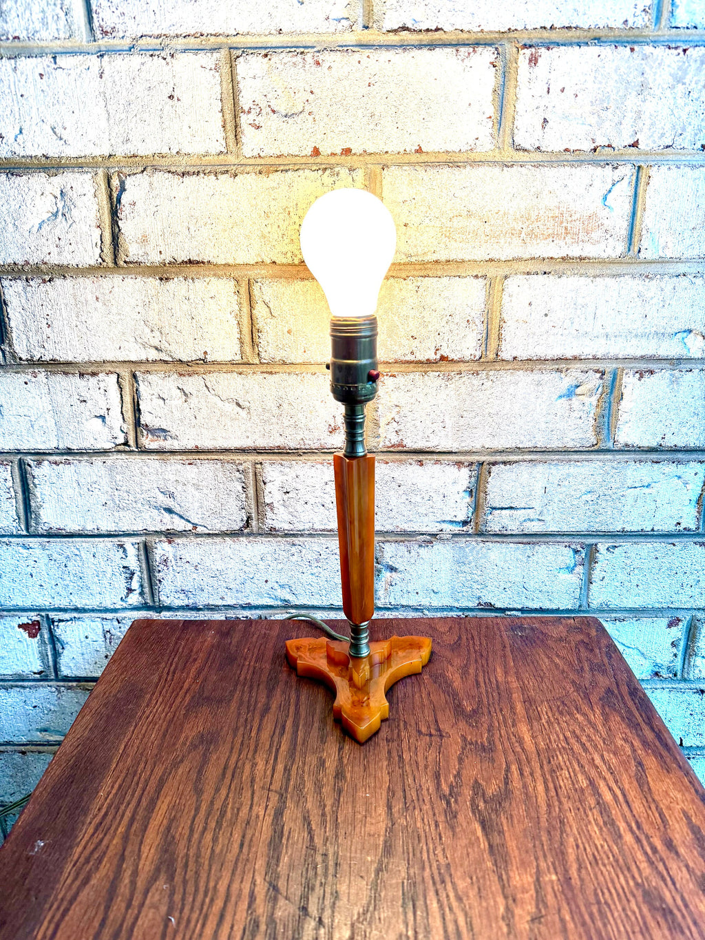 Small Bakelite Lamp | Vintage Butterscotch Bakelite Desk Lamp | Small Bakelite Table Lamp | Machine Age Art Deco Catalin/Bakelite Lamp (Shade NI)