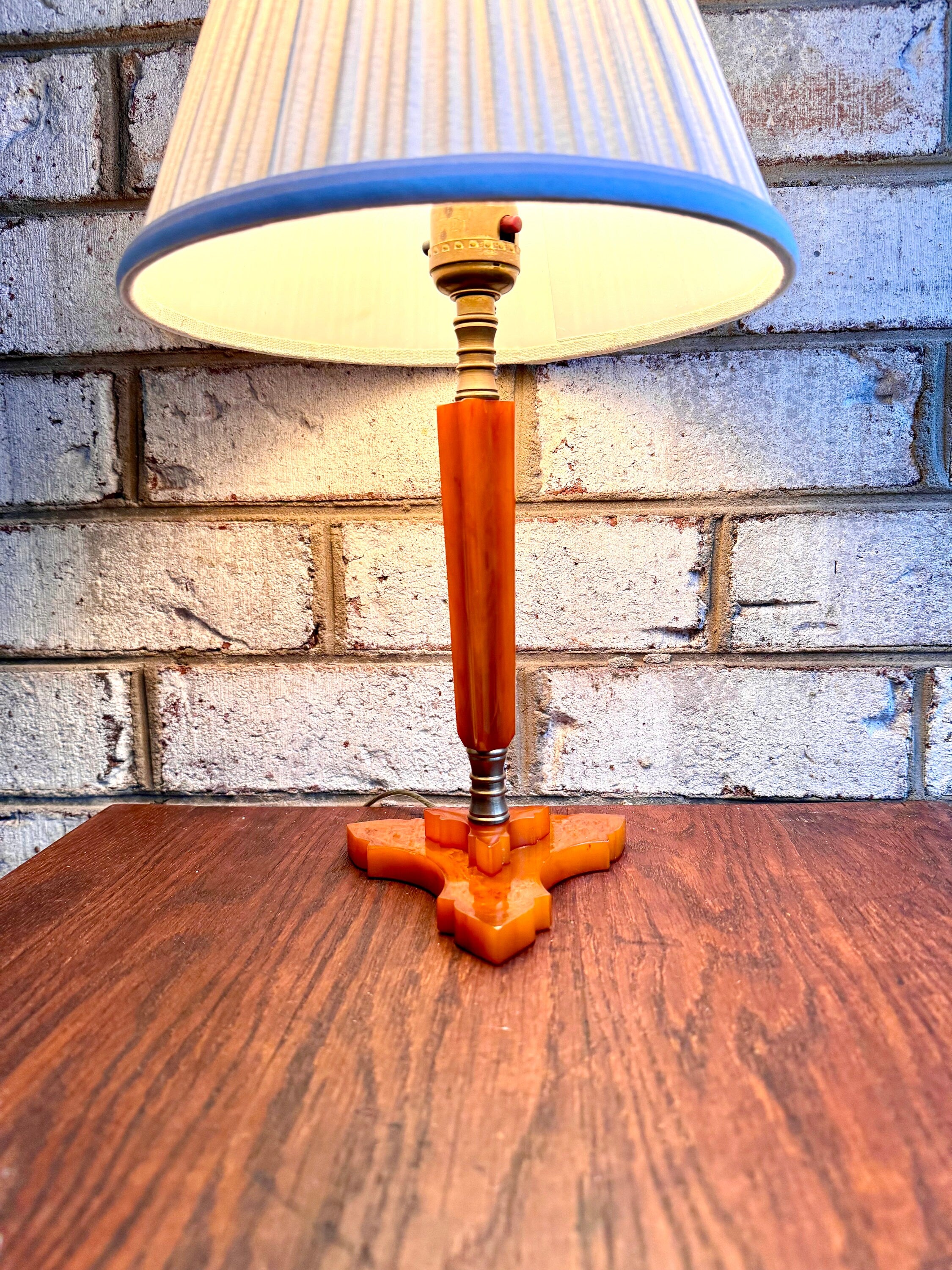 Small Bakelite Lamp | Vintage Butterscotch Bakelite Desk Lamp | Small Bakelite Table Lamp | Machine Age Art Deco Catalin/Bakelite Lamp (Shade NI)