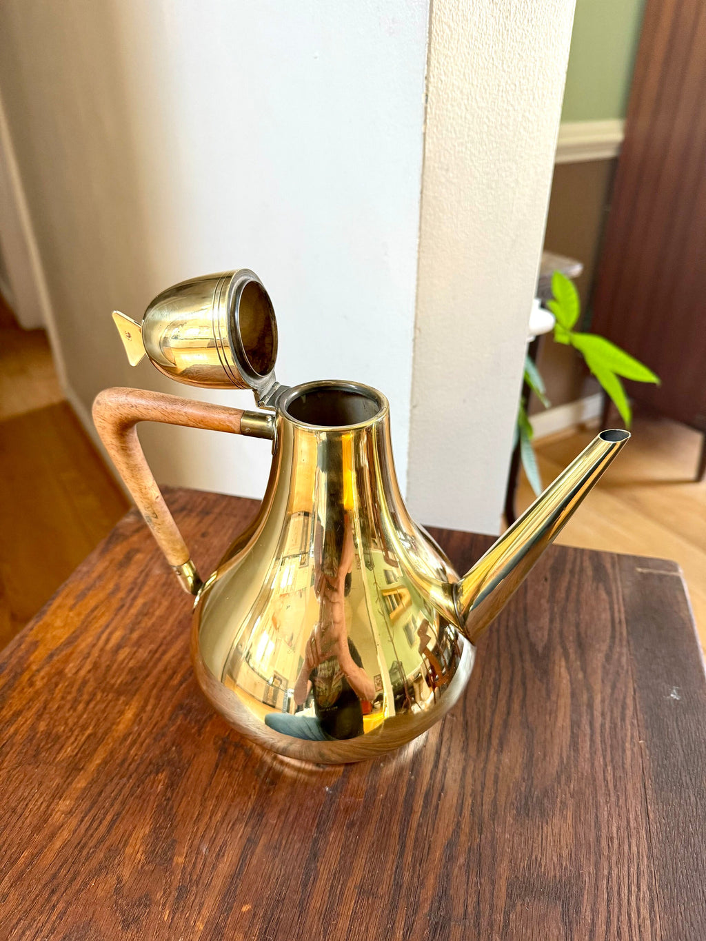 Vtg Italian Brass Tea Pot | Mid Century Modern Brass Teapot with Wood Handle | Made In Italy Brass Tea Kettle