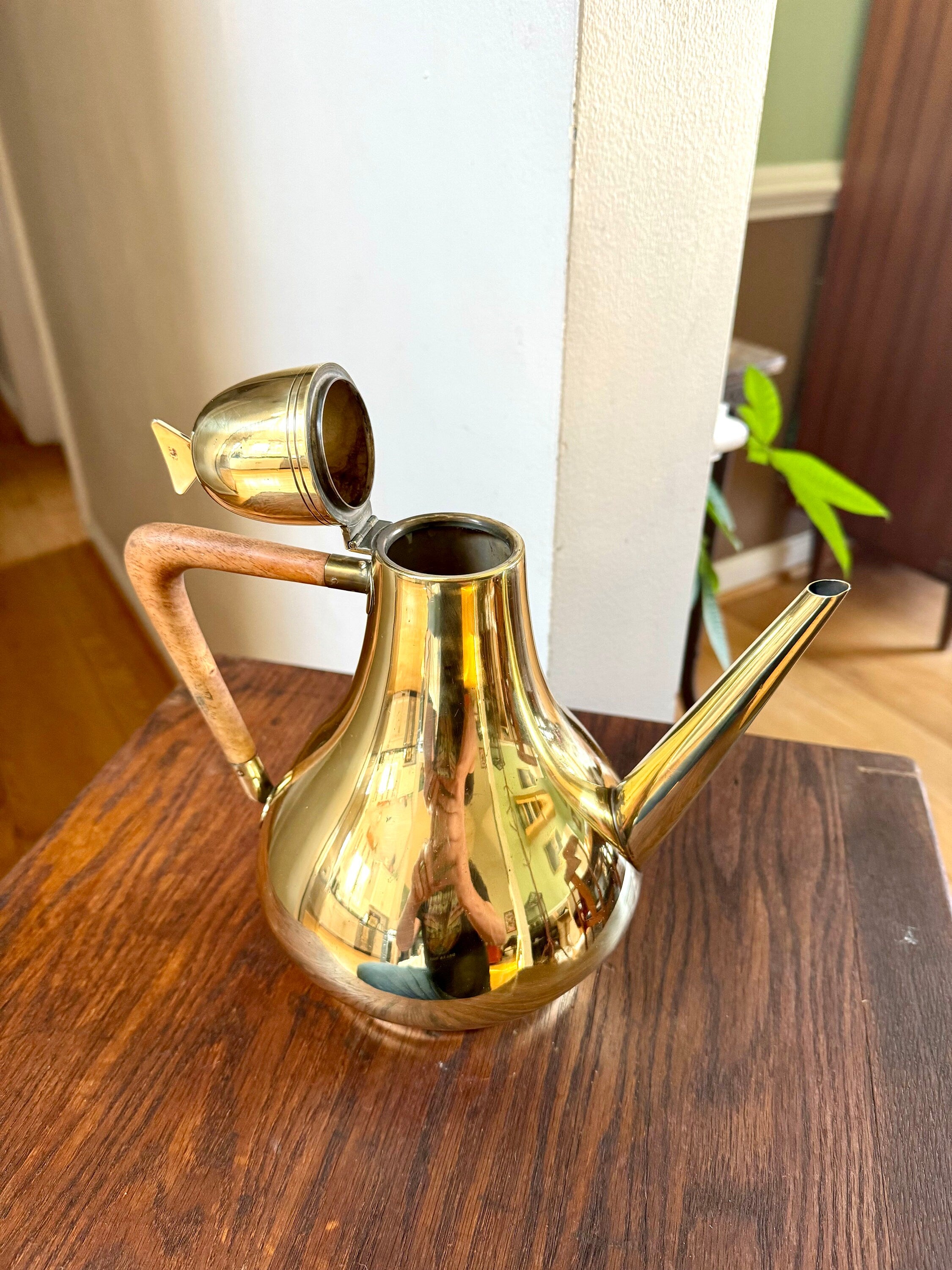 Vtg Italian Brass Tea Pot | Mid Century Modern Brass Teapot with Wood Handle | Made In Italy Brass Tea Kettle