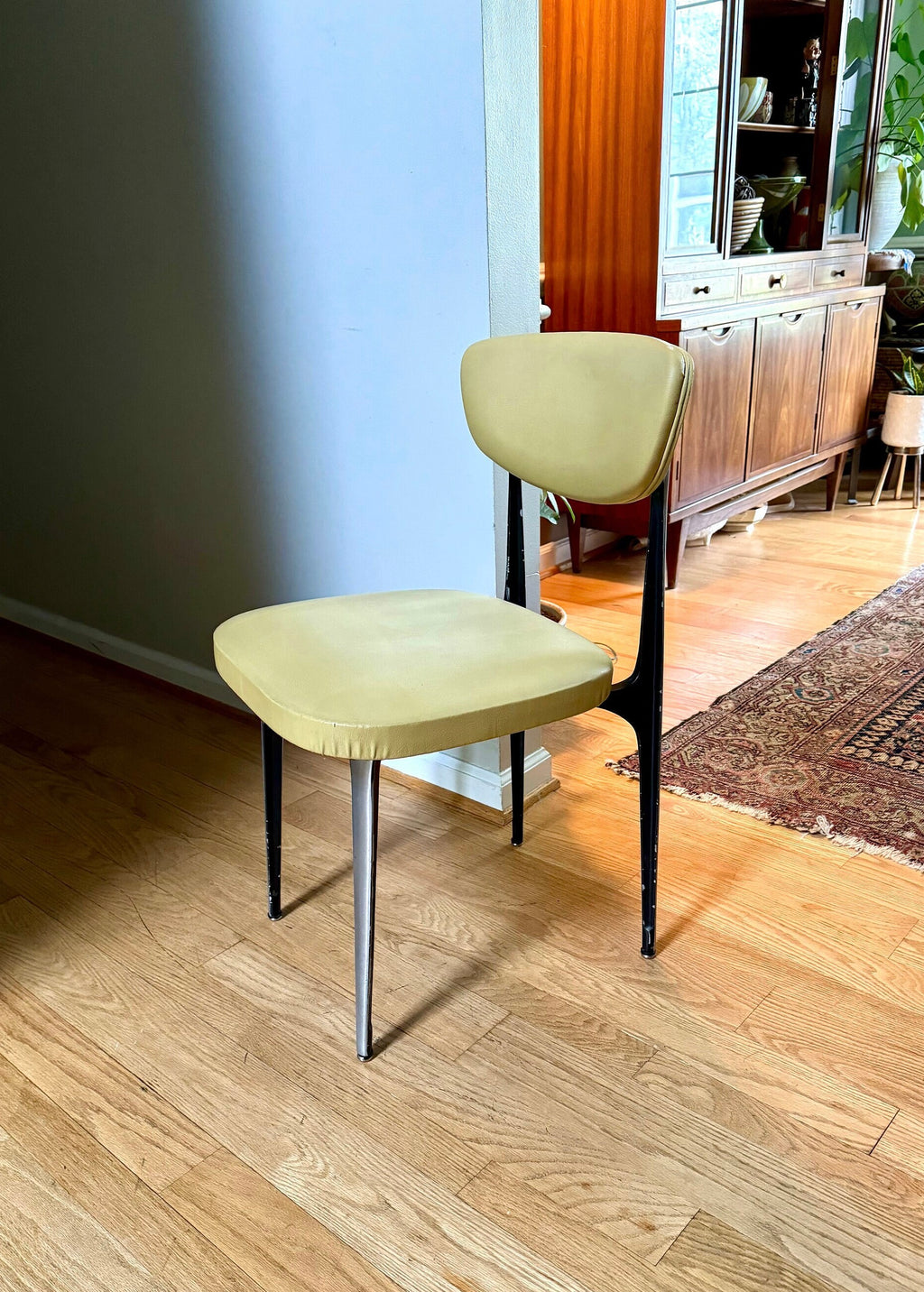 Vtg Aluminum Gazelle Crucible Chair | Shelby Williams Yellow Metal Crucible Chair | MCM Crucible Chair | Crucible Products Corp Chair