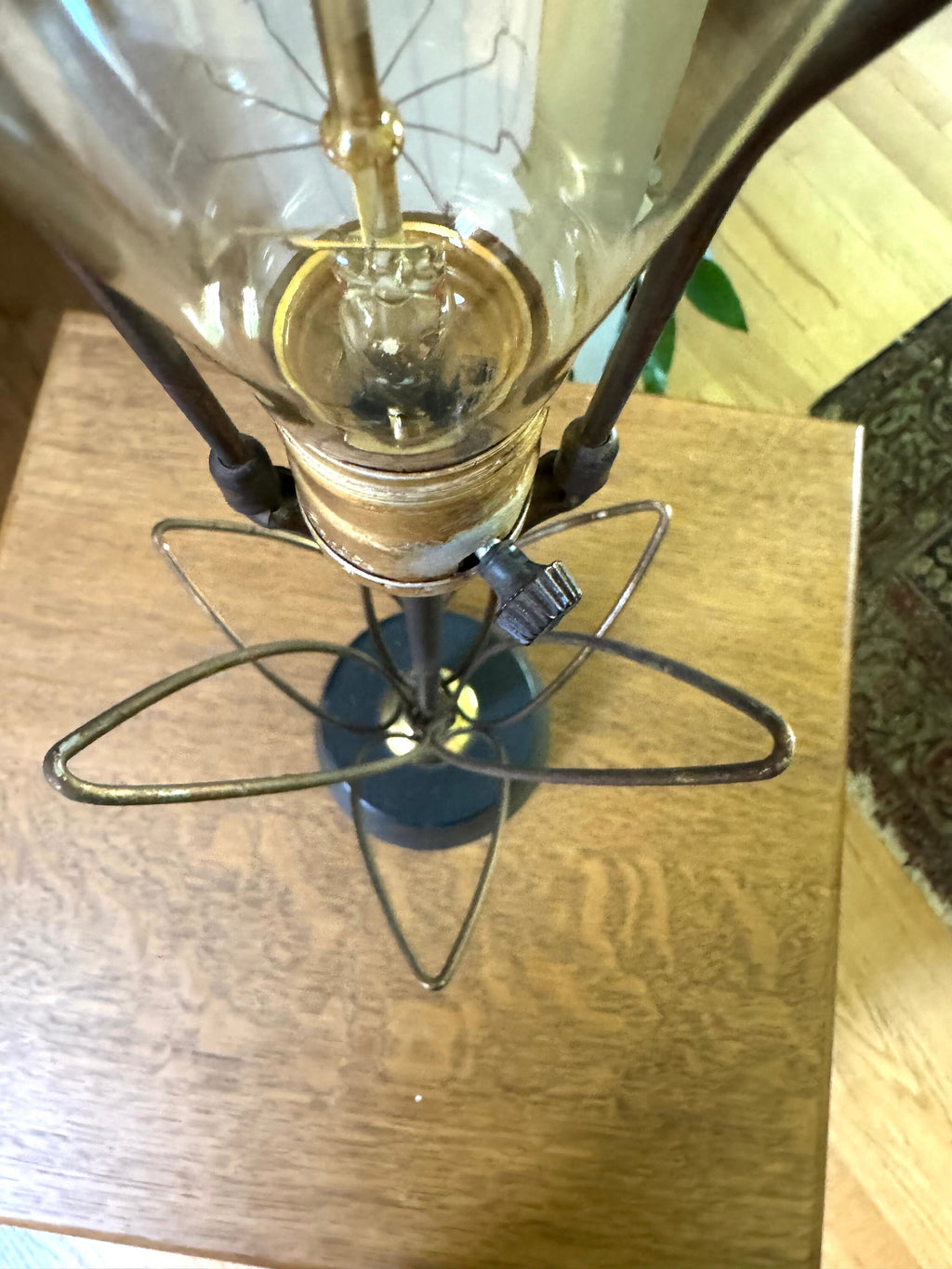 Pair of MCM Wire Desk Lamps | Black and Gold Atomic Wire MCM Lamps | Mid Century Modern Matching Table Lamps | Distressed Wire Lamps