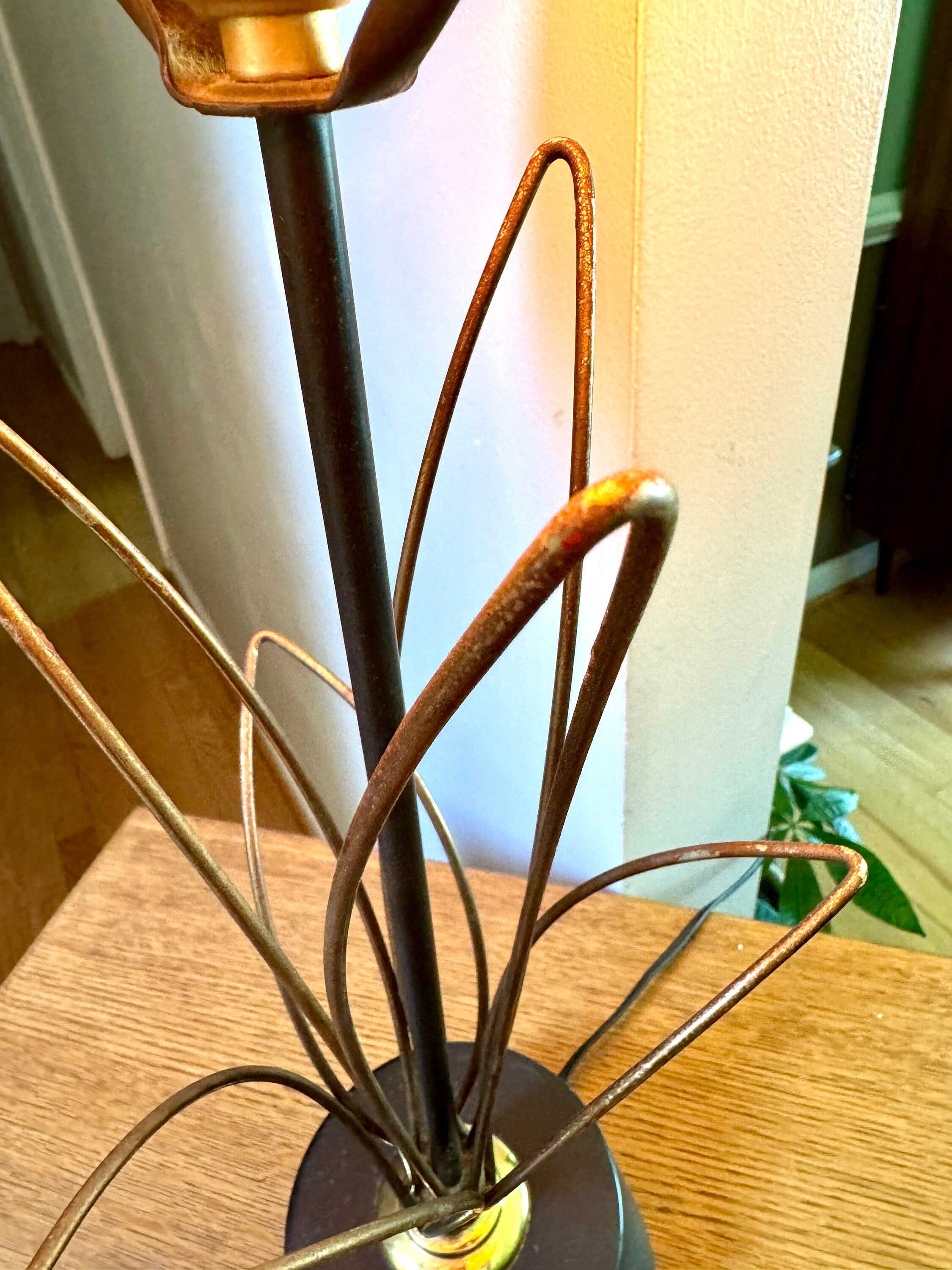 Pair of MCM Wire Desk Lamps | Black and Gold Atomic Wire MCM Lamps | Mid Century Modern Matching Table Lamps | Distressed Wire Lamps