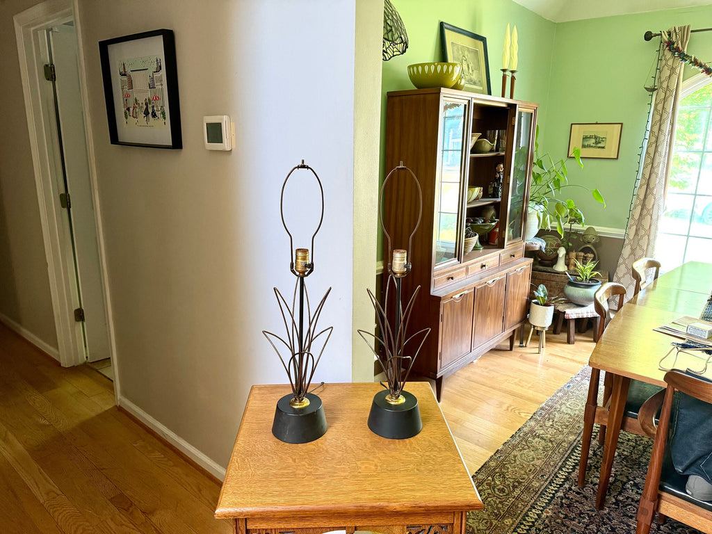 Pair of MCM Wire Desk Lamps | Black and Gold Atomic Wire MCM Lamps | Mid Century Modern Matching Table Lamps | Distressed Wire Lamps