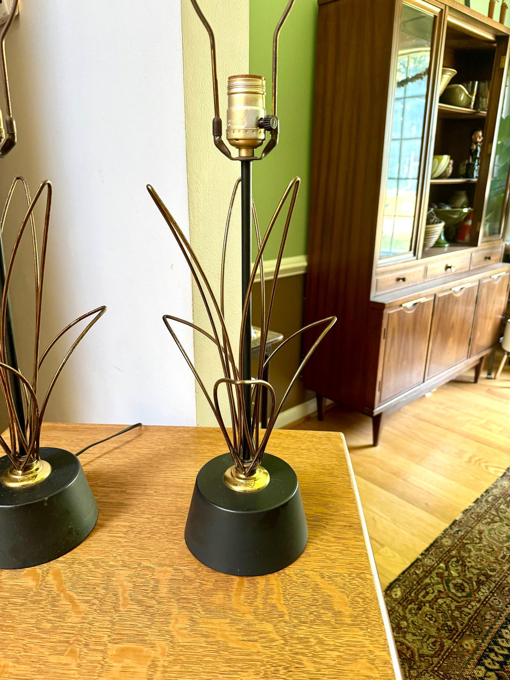 Pair of MCM Wire Desk Lamps | Black and Gold Atomic Wire MCM Lamps | Mid Century Modern Matching Table Lamps | Distressed Wire Lamps