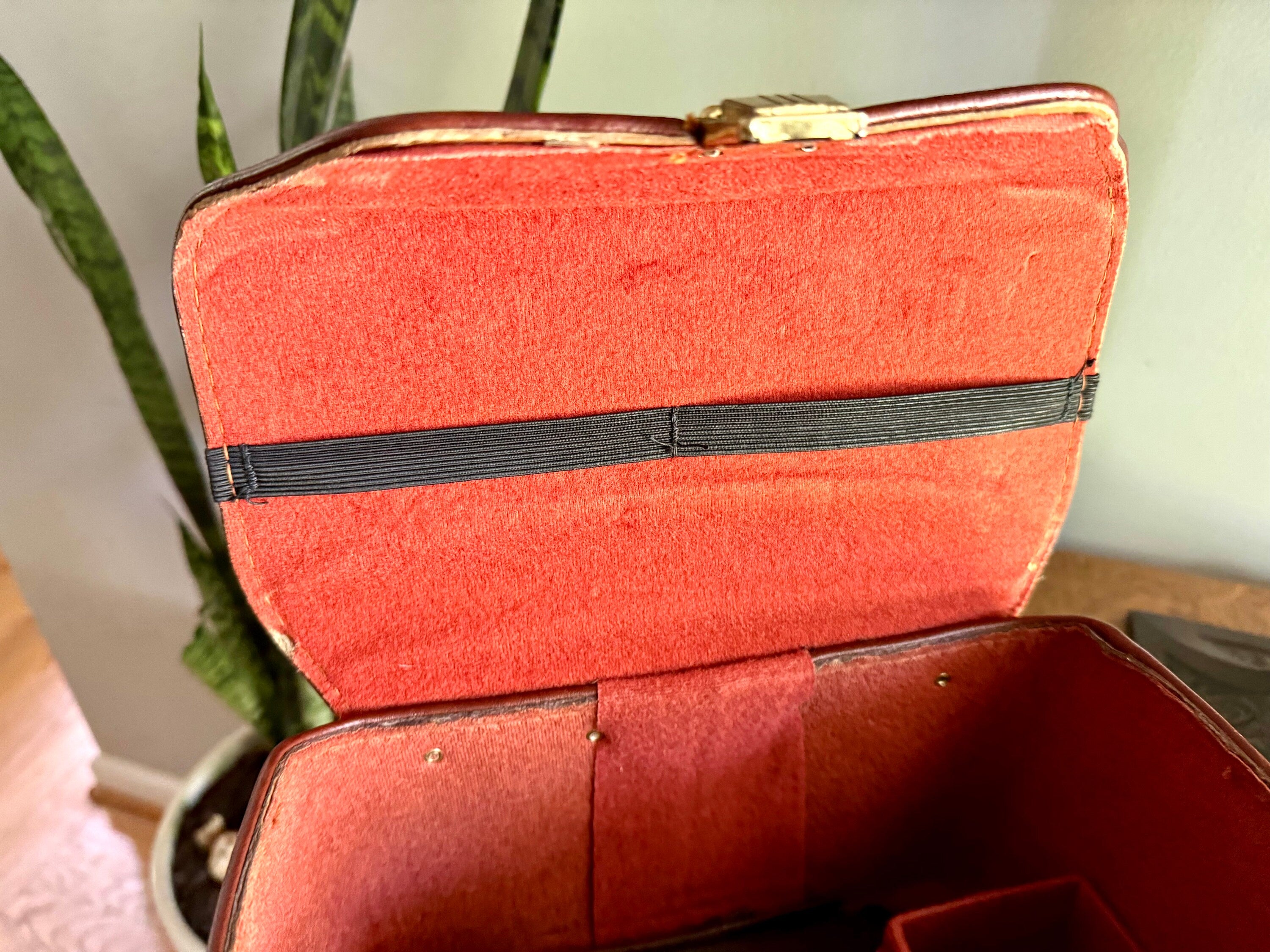 Faux Leather Shoulder Bag | Vintage Brown Marbled Vinyl Camera Bag | Retro Camera Bag With Key | Vegan Leather Handbag | Brown Vinyl Bag