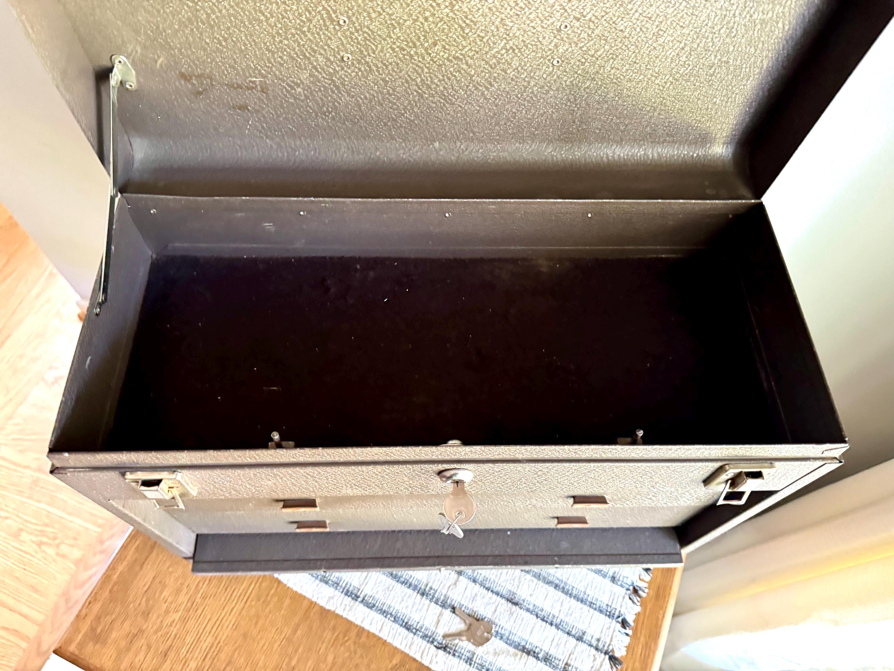 Vtg Kennedy Kits Metal Tool Machinist Tool Chest | 3 Drawer Metal Tool Chest with Keys | Locking Metal Journeyman Chest With Keys
