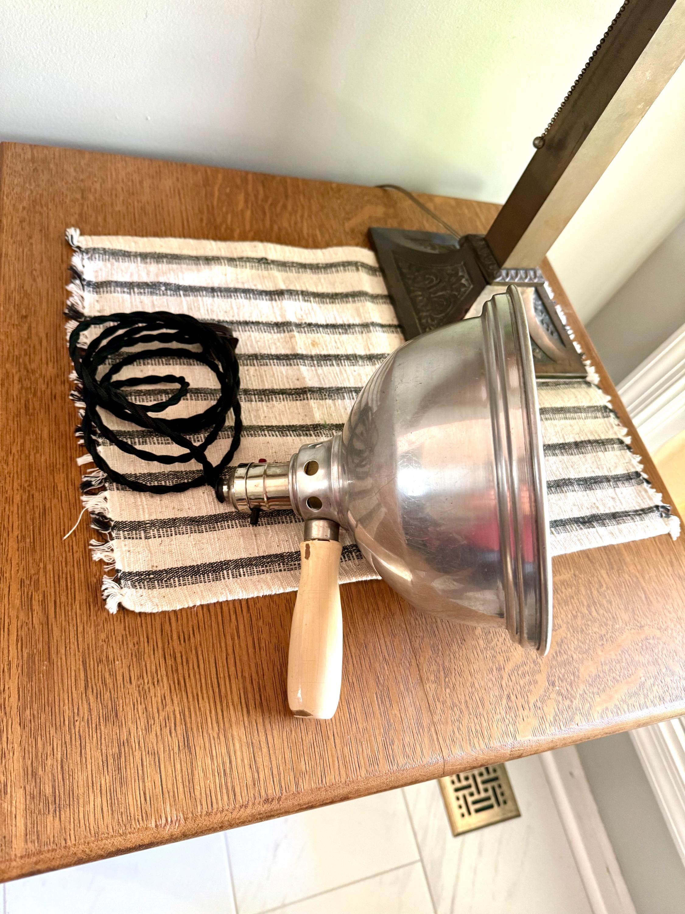 Vtg Aluminum Handheld Lamp | White Handle Heat Lamp | Aluminum Work Lamp | Spot lamp | Workstation Lamp | Industrial Hand Lamp