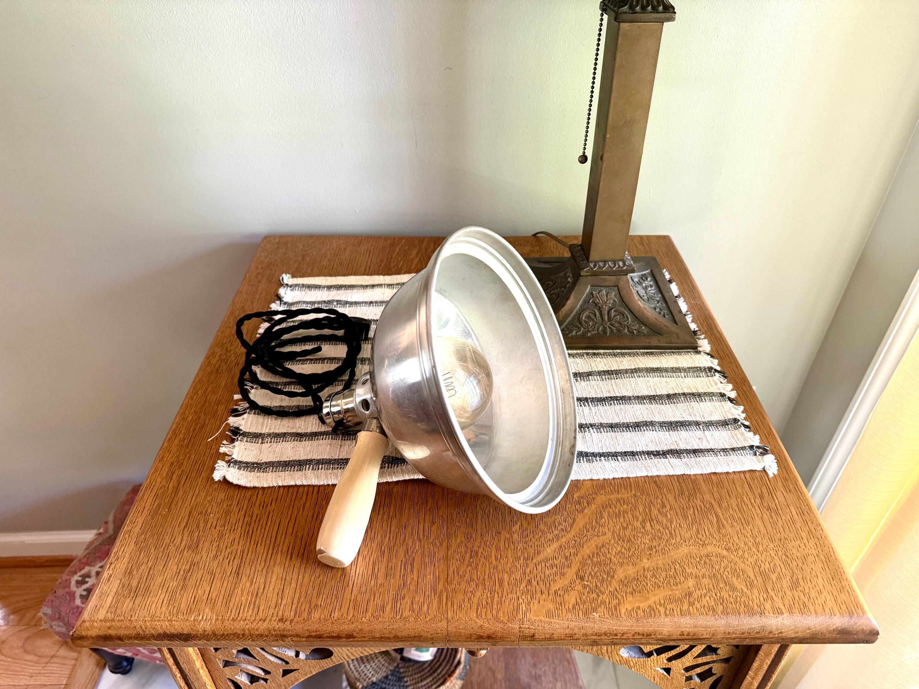 Vtg Aluminum Handheld Lamp | White Handle Heat Lamp | Aluminum Work Lamp | Spot lamp | Workstation Lamp | Industrial Hand Lamp