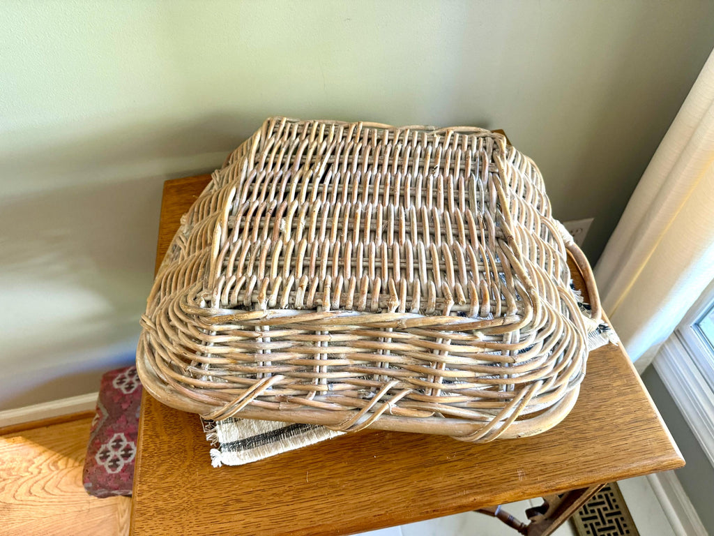 Vtg Wicker Bread Basket | Rustic Wicker Storage | 80's Bohemian Basket | Wall Wicker Basket | Flat Rattan Basket | Beach House Decor