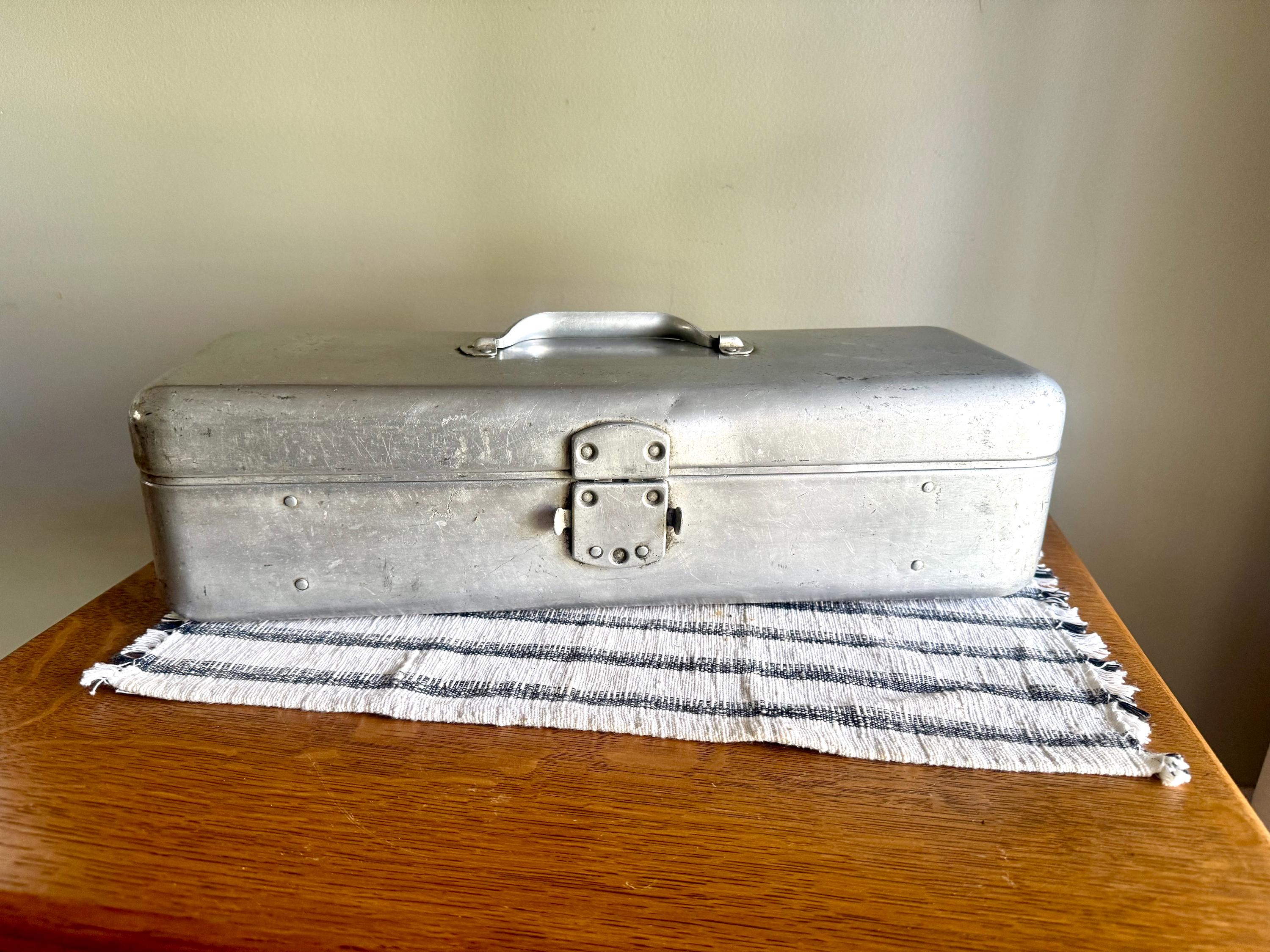Vtg UMCO Aluminum Tackle Box | Aluminum Umco Tackle Box | Fishing Tackle Box | Smooth Aluminum Tackle Box