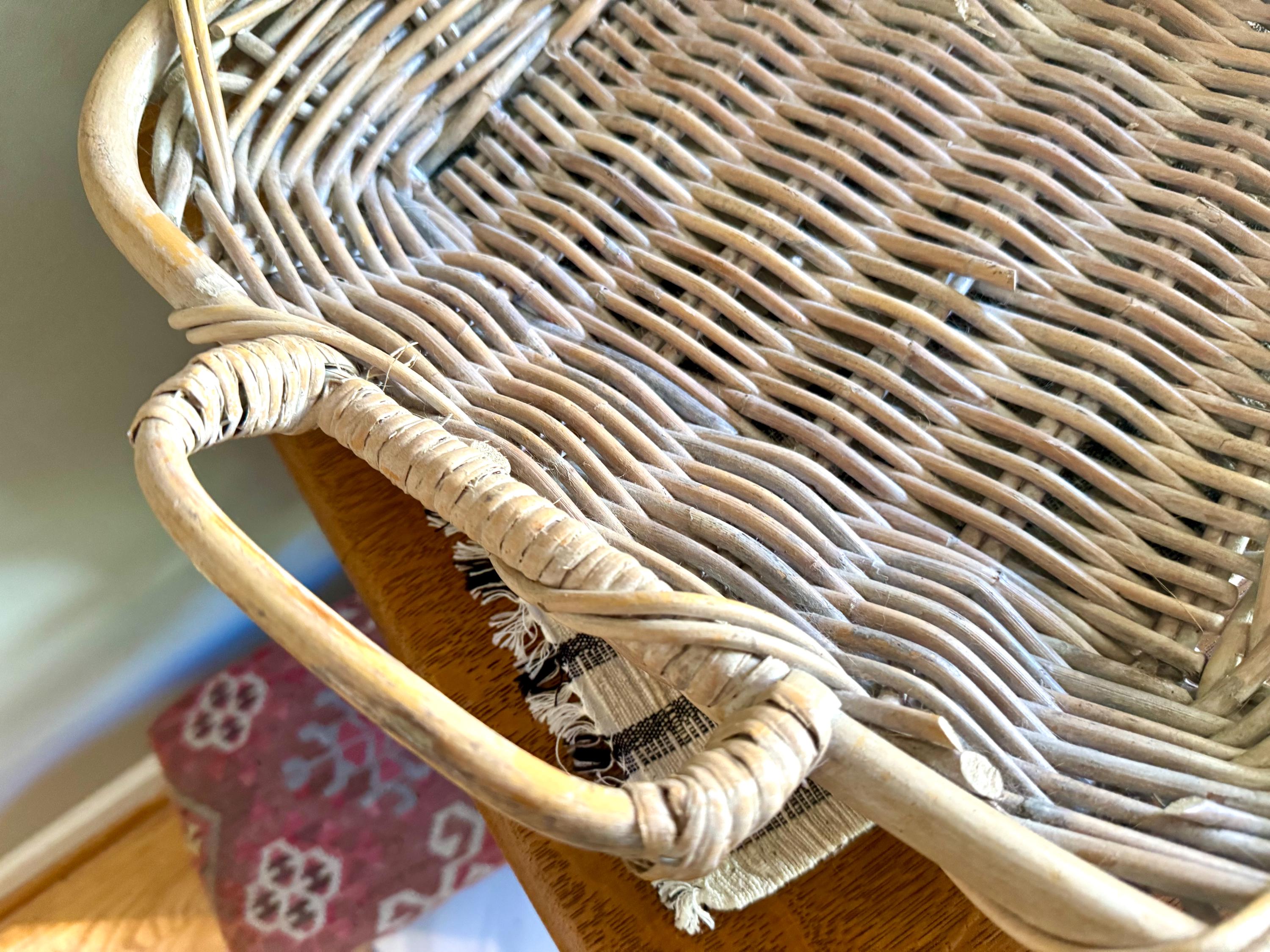 Vtg Wicker Bread Basket | Rustic Wicker Storage | 80's Bohemian Basket | Wall Wicker Basket | Flat Rattan Basket | Beach House Decor