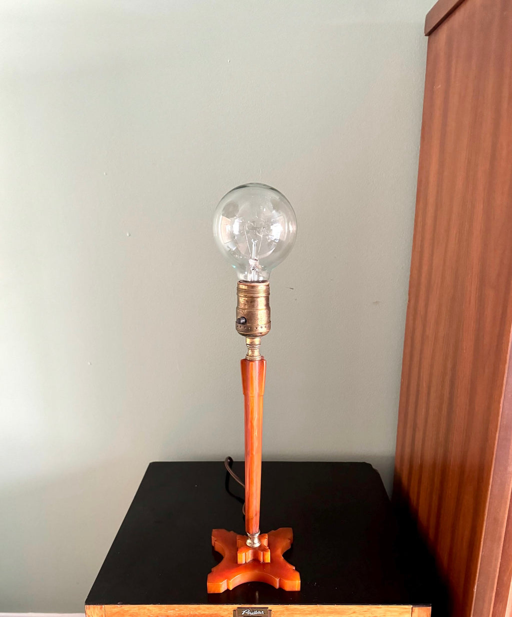 Vtg Fluted Bakelite Lamp | Butterscotch Bakelite Desk Lamp | Small Bakelite Table Lamp | Machine Age Art Deco Catalin/Bakelite Lamp
