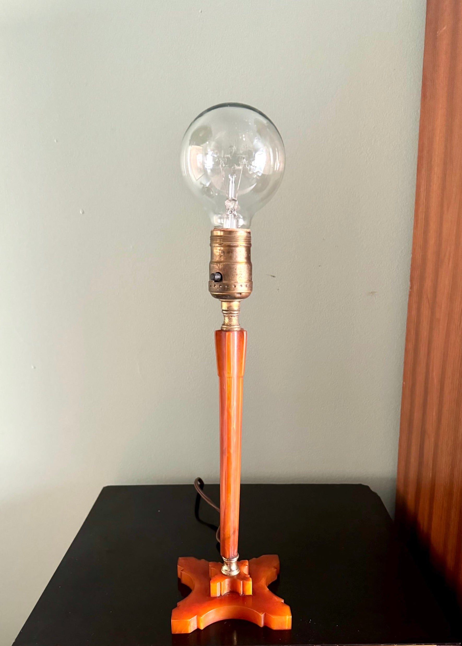Vtg Fluted Bakelite Lamp | Butterscotch Bakelite Desk Lamp | Small Bakelite Table Lamp | Machine Age Art Deco Catalin/Bakelite Lamp