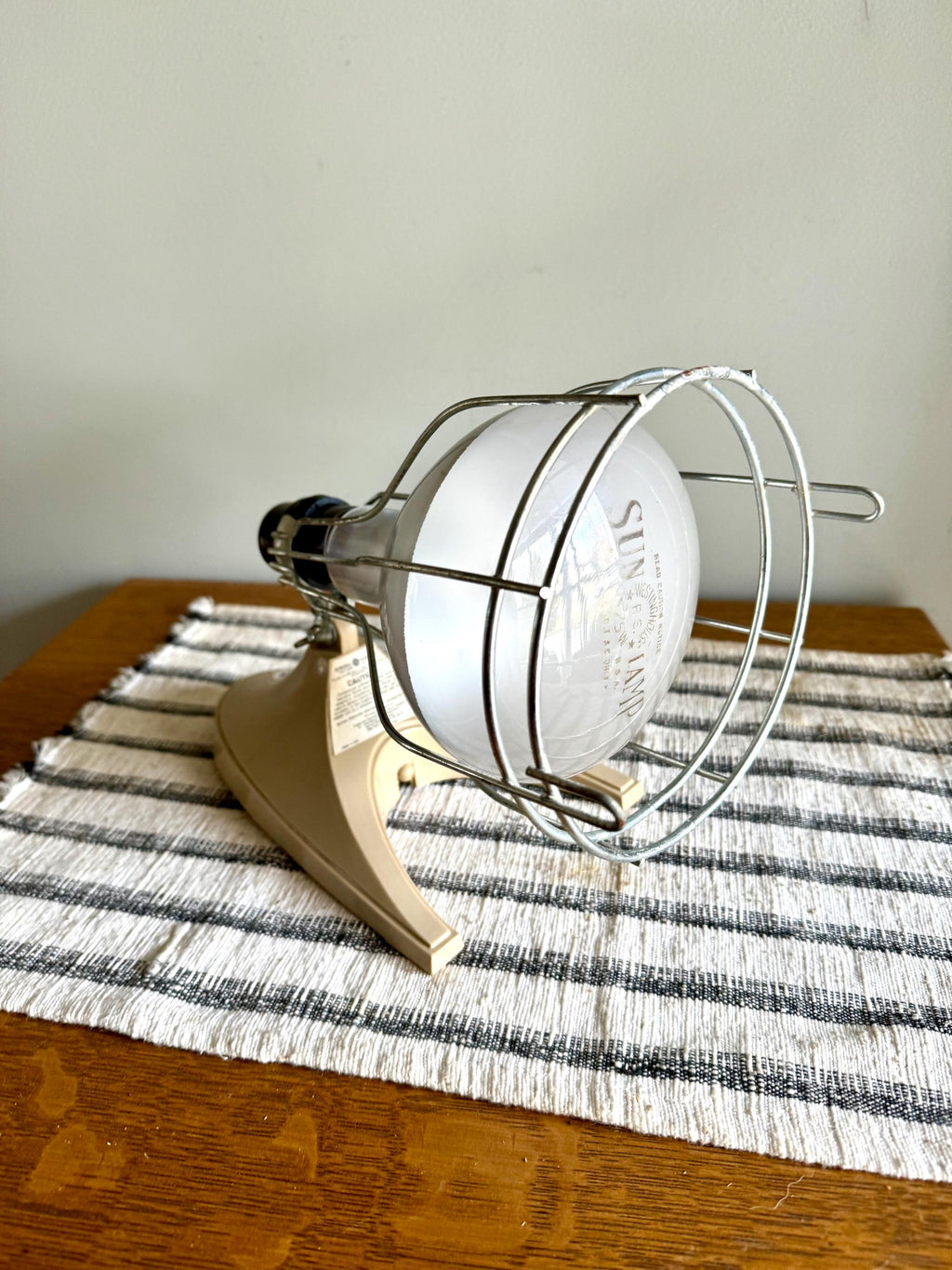 A GE Chill Chaser Deluxe Infrared Heatlamp | Ge Infrared Heatlamp | Clear Infrared Table Heatlamp | GE HLK4 Heat Lamp