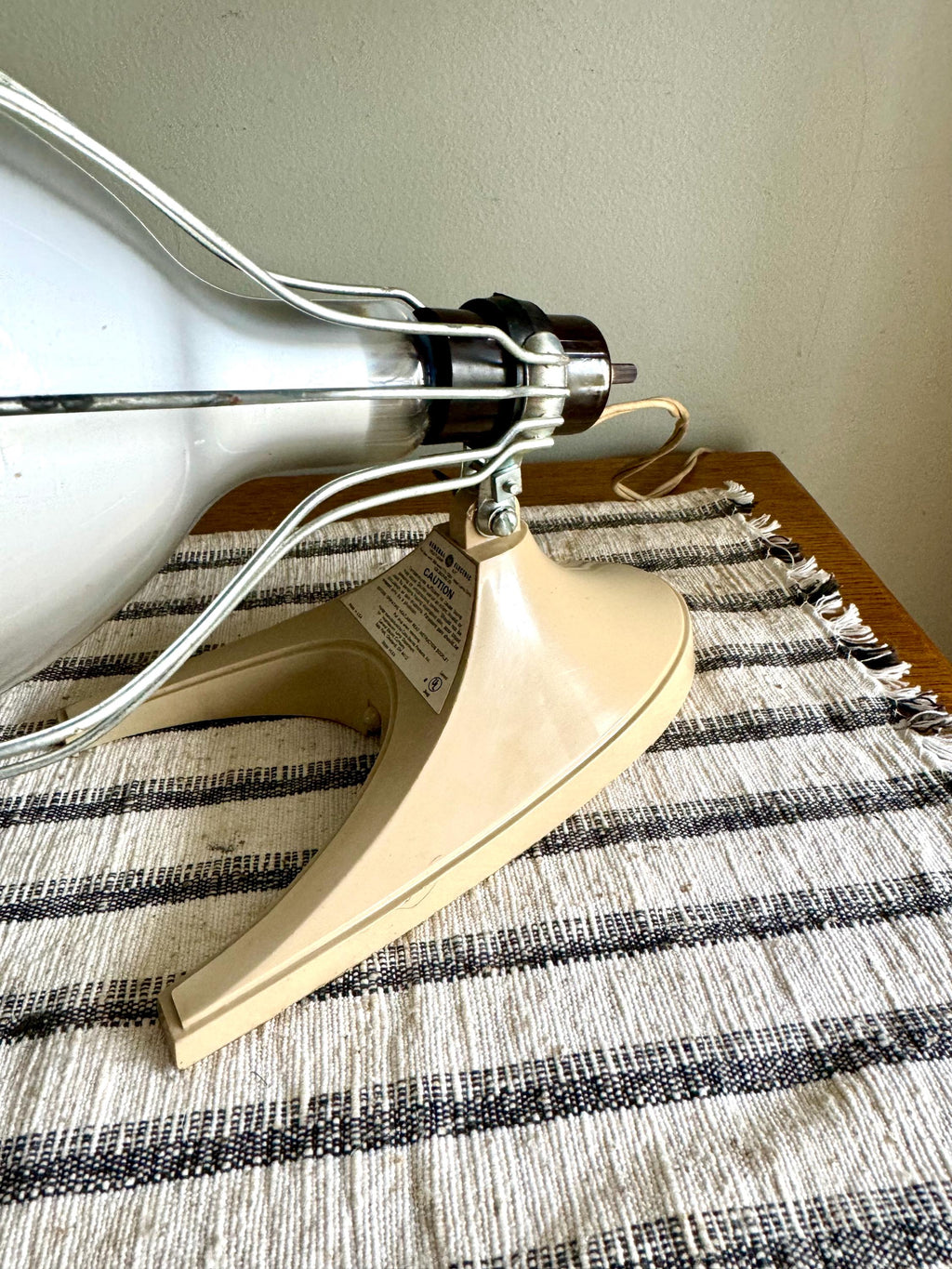 A GE Chill Chaser Deluxe Infrared Heatlamp | Ge Infrared Heatlamp | Clear Infrared Table Heatlamp | GE HLK4 Heat Lamp