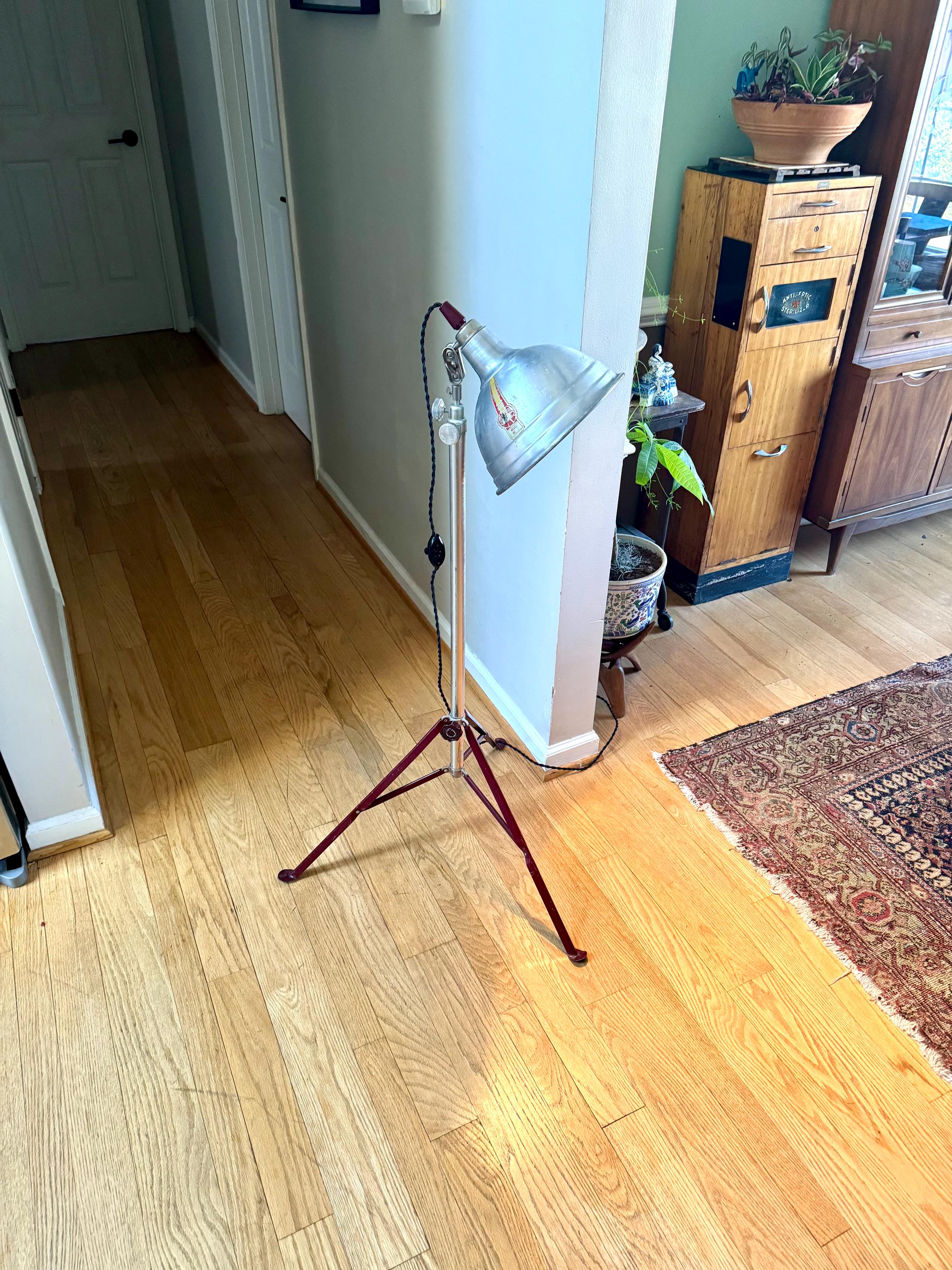 Aluminum Acme-Lite Tripod Lamp | Vintage Maroon Acme Tripod Clamp Lamp | Acme-Lite Work Lamp | Telescoping Photography Lamp | Workstation Lamp