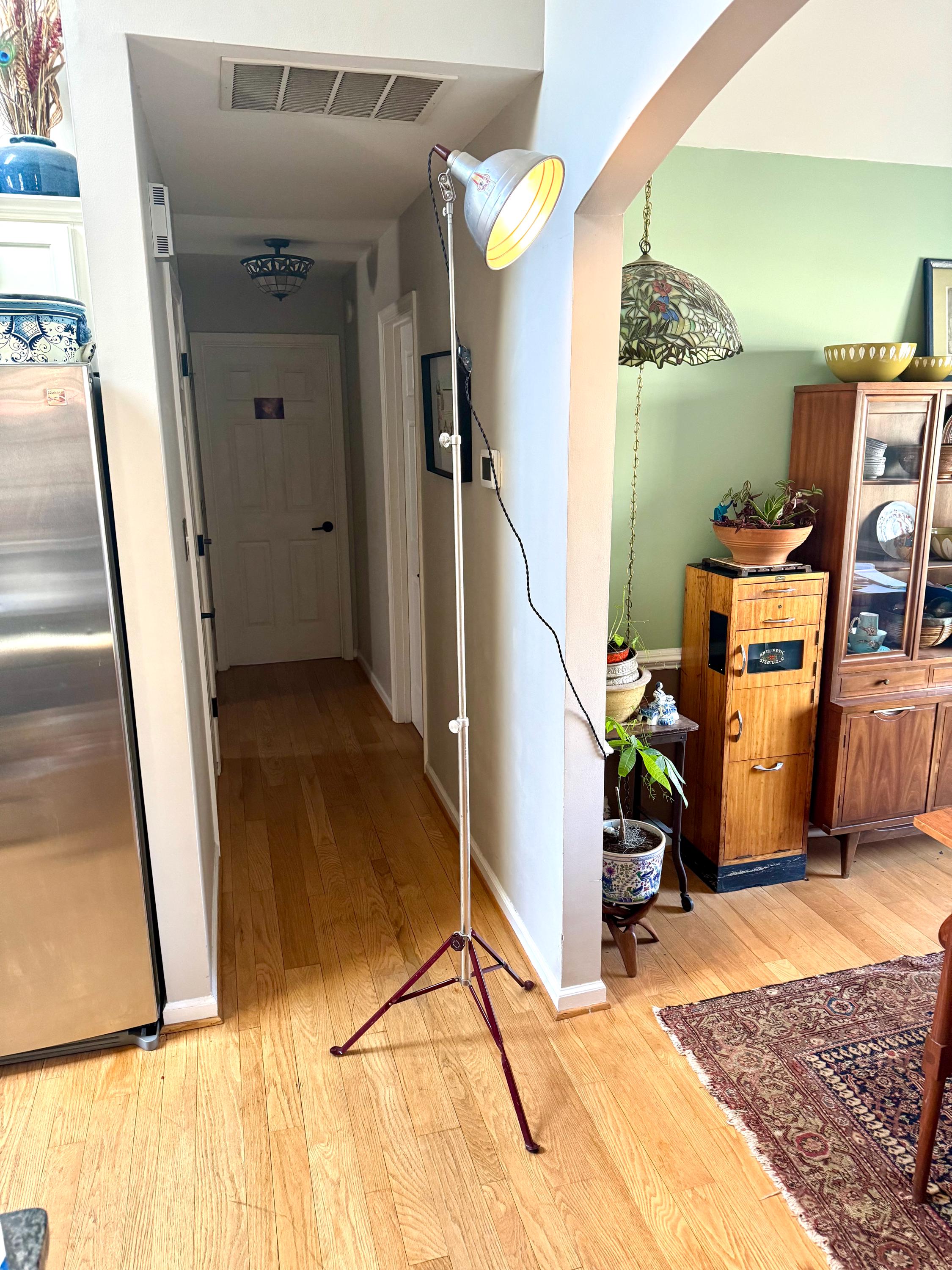 Aluminum Acme-Lite Tripod Lamp | Vintage Maroon Acme Tripod Clamp Lamp | Acme-Lite Work Lamp | Telescoping Photography Lamp | Workstation Lamp