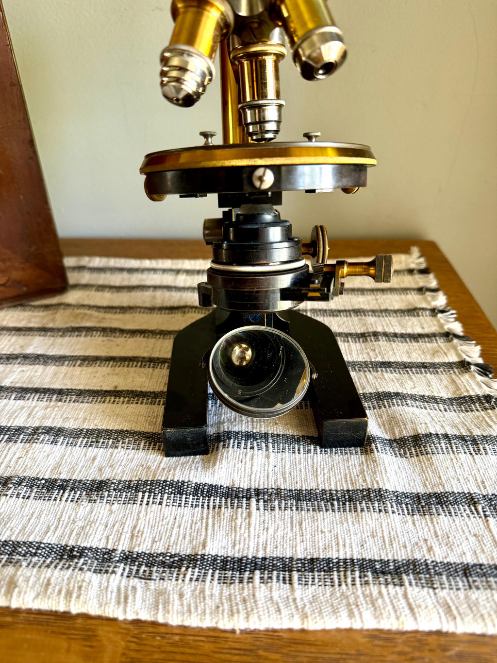 Antique E. Leitz Wetzlar Brass Microscope| Antique Brass Microscope| E Leitz Wetzlar Brass Microscope Stand| 1897 Brass Monocular Microscope
