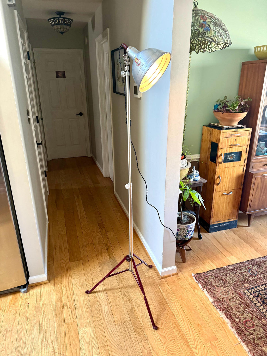 Aluminum Acme-Lite Tripod Lamp | Vintage Maroon Acme Tripod Clamp Lamp | Acme-Lite Work Lamp | Telescoping Photography Lamp | Workstation Lamp