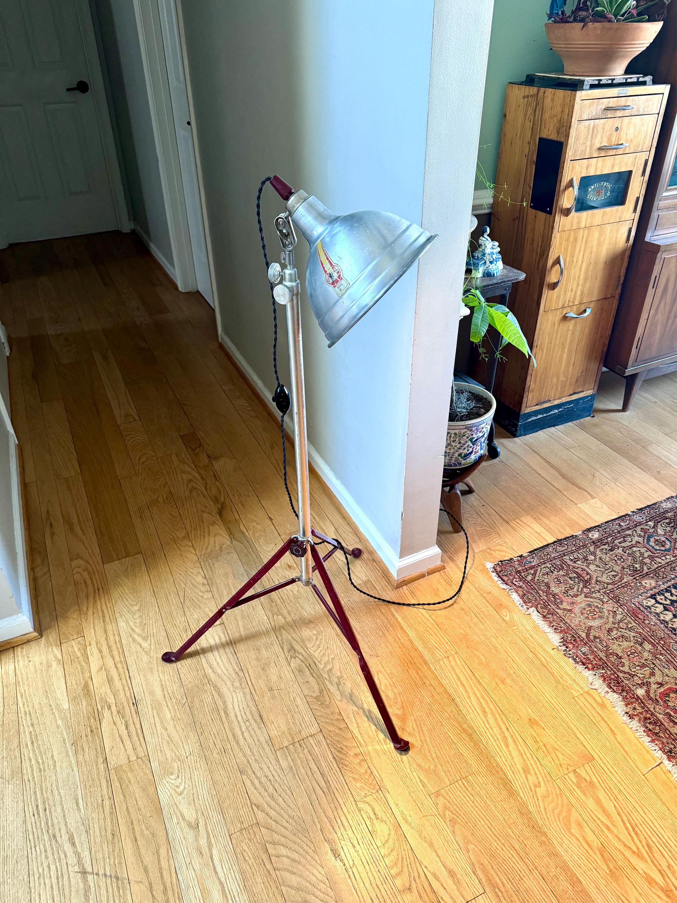 Aluminum Acme-Lite Tripod Lamp | Vintage Maroon Acme Tripod Clamp Lamp | Acme-Lite Work Lamp | Telescoping Photography Lamp | Workstation Lamp