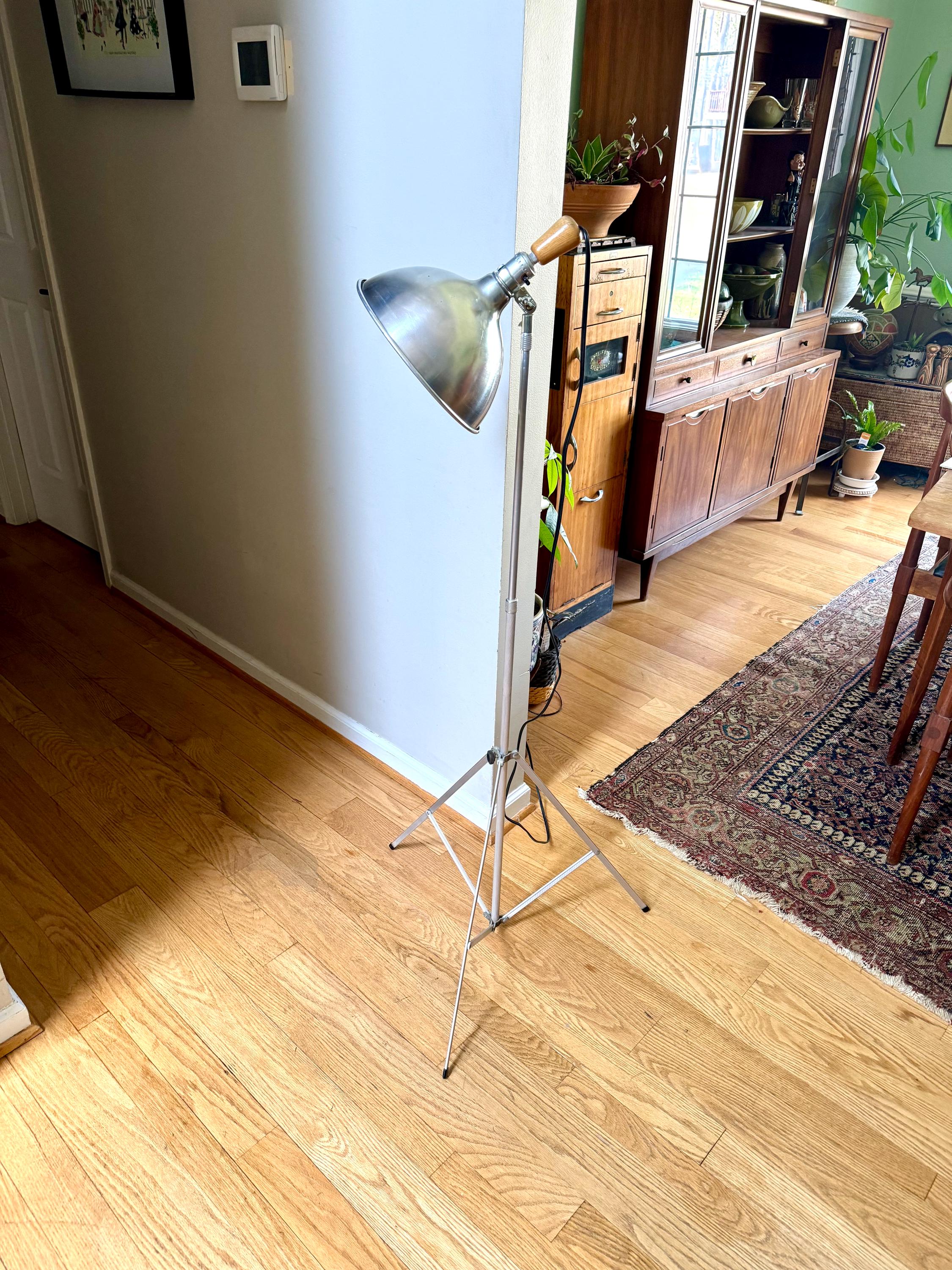 Photography Lamp and Tripod | Telescoping Tripod Lamp | Industrial Floor Lamp | Aluminum Tripod and Work Light | MCM Testrite Floor Lamp