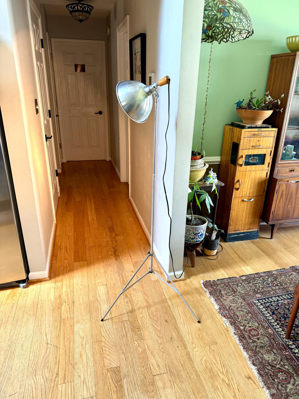 Photography Lamp and Tripod | Telescoping Tripod Lamp | Industrial Floor Lamp | Aluminum Tripod and Work Light | MCM Testrite Floor Lamp