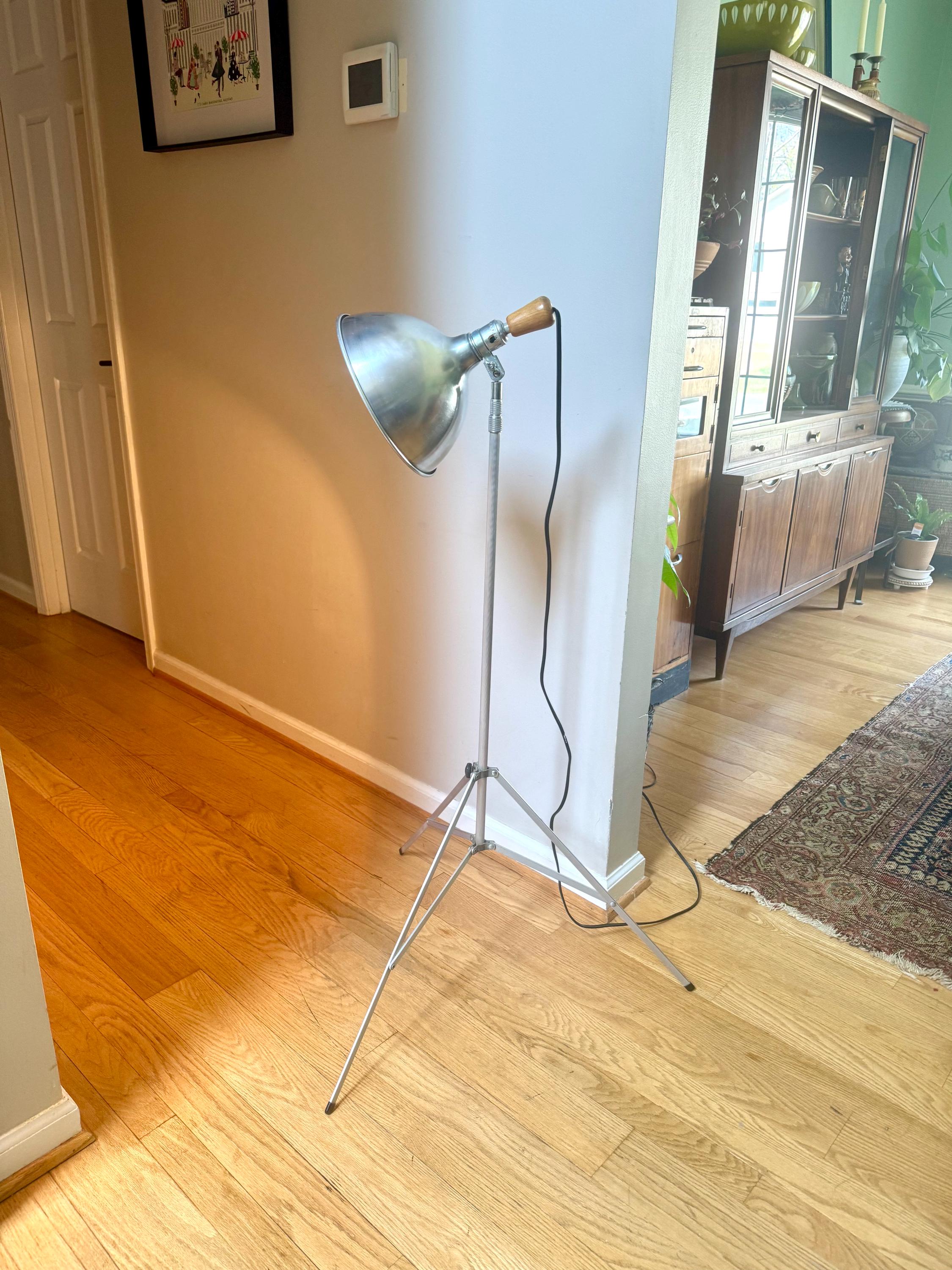 Photography Lamp and Tripod | Telescoping Tripod Lamp | Industrial Floor Lamp | Aluminum Tripod and Work Light | MCM Testrite Floor Lamp