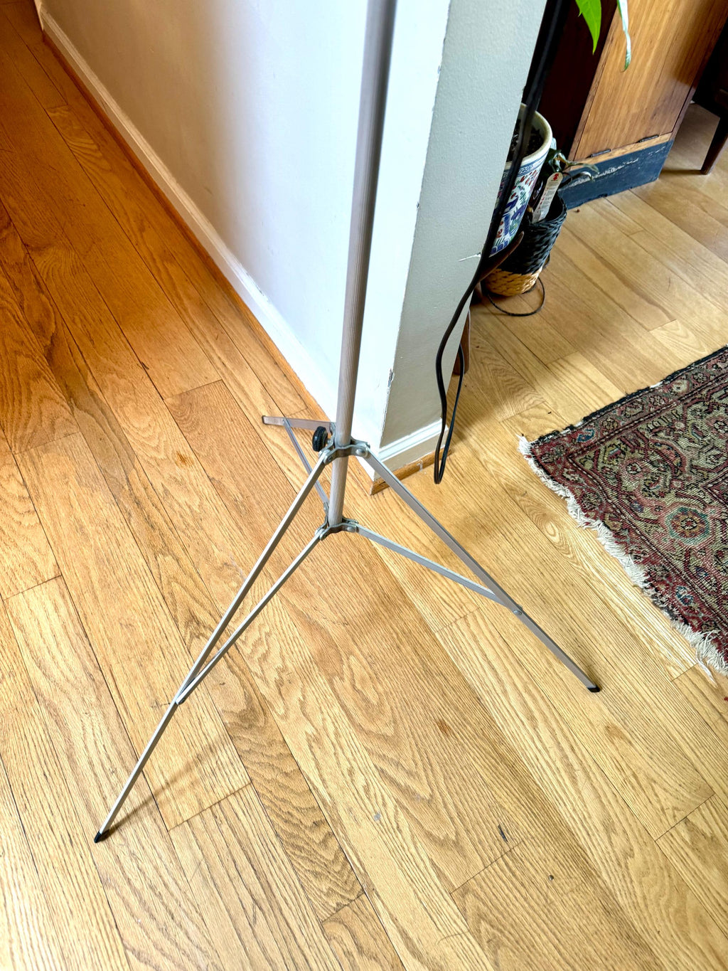 Photography Lamp and Tripod | Telescoping Tripod Lamp | Industrial Floor Lamp | Aluminum Tripod and Work Light | MCM Testrite Floor Lamp