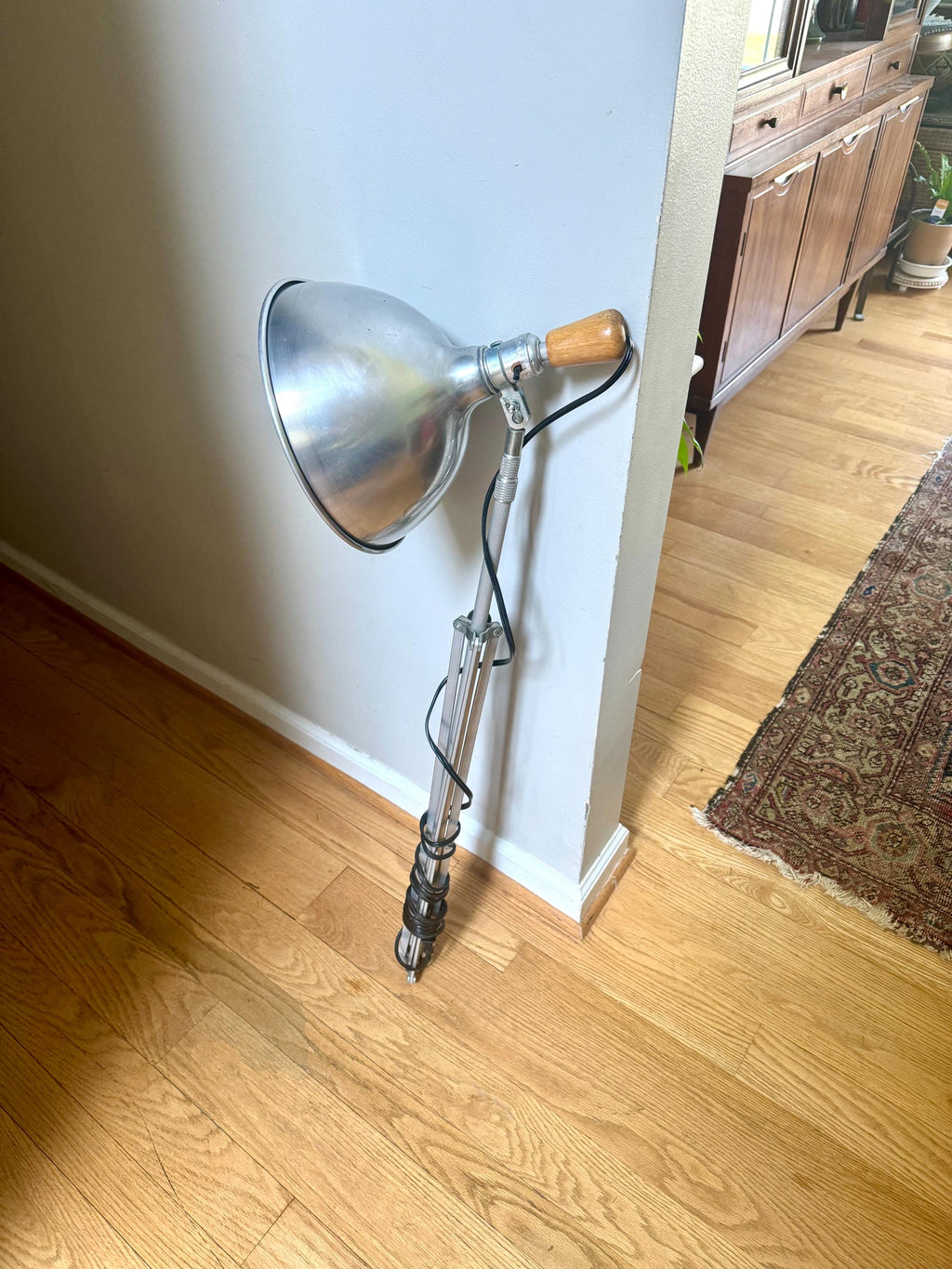 Photography Lamp and Tripod | Telescoping Tripod Lamp | Industrial Floor Lamp | Aluminum Tripod and Work Light | MCM Testrite Floor Lamp