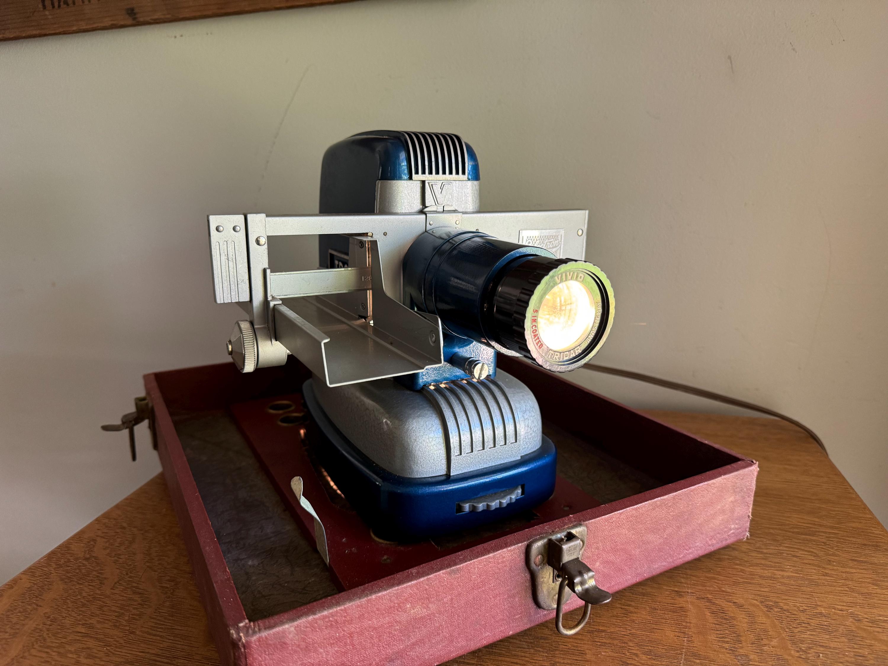 Vtg Blue TDC Vivid Mainliner 300 Slide Projector in Case | Blue Three Dimensional Co. Slide Projector | Selectron Semimatic Projector