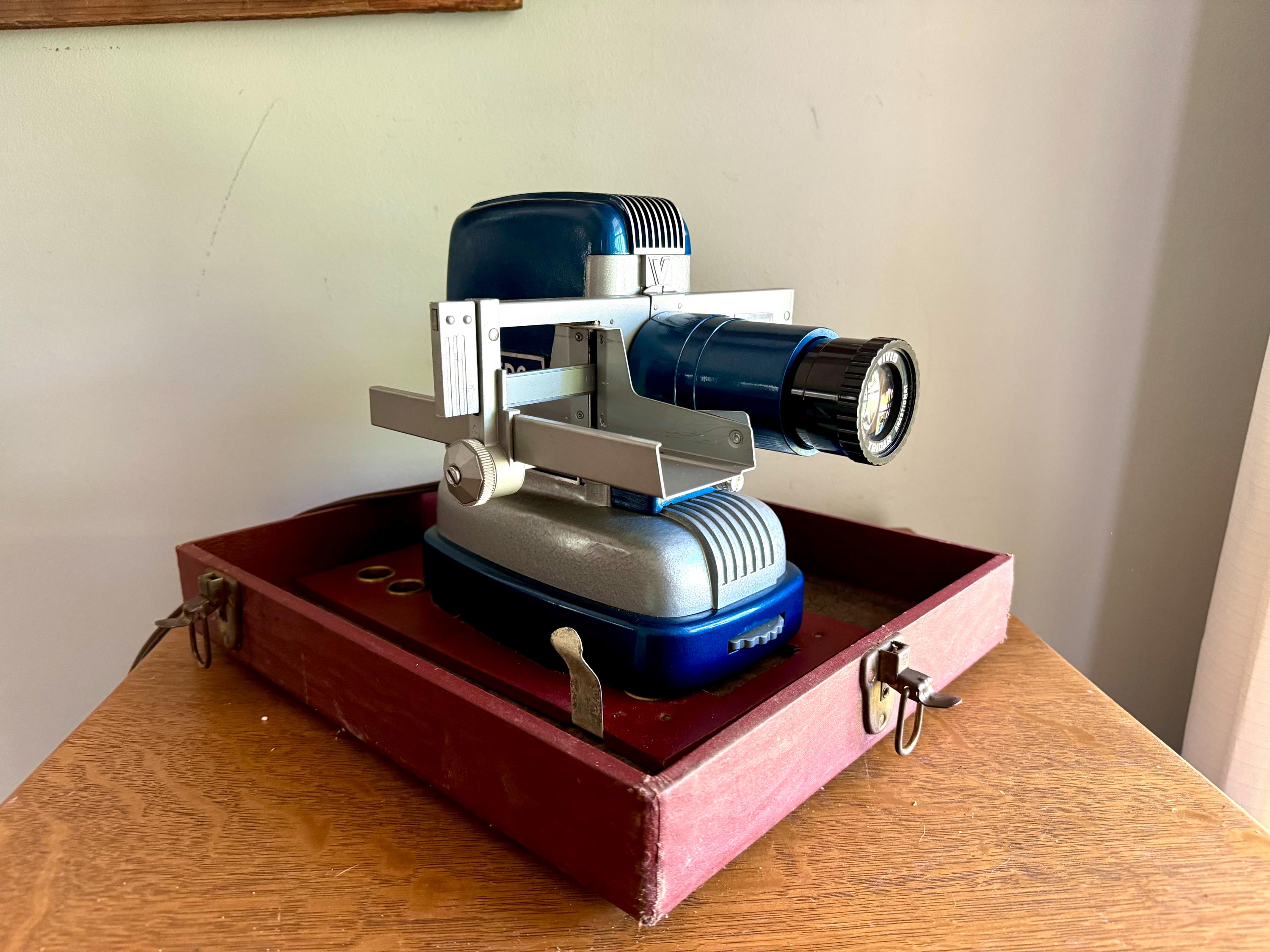 Vtg Blue TDC Vivid Mainliner 300 Slide Projector in Case | Blue Three Dimensional Co. Slide Projector | Selectron Semimatic Projector