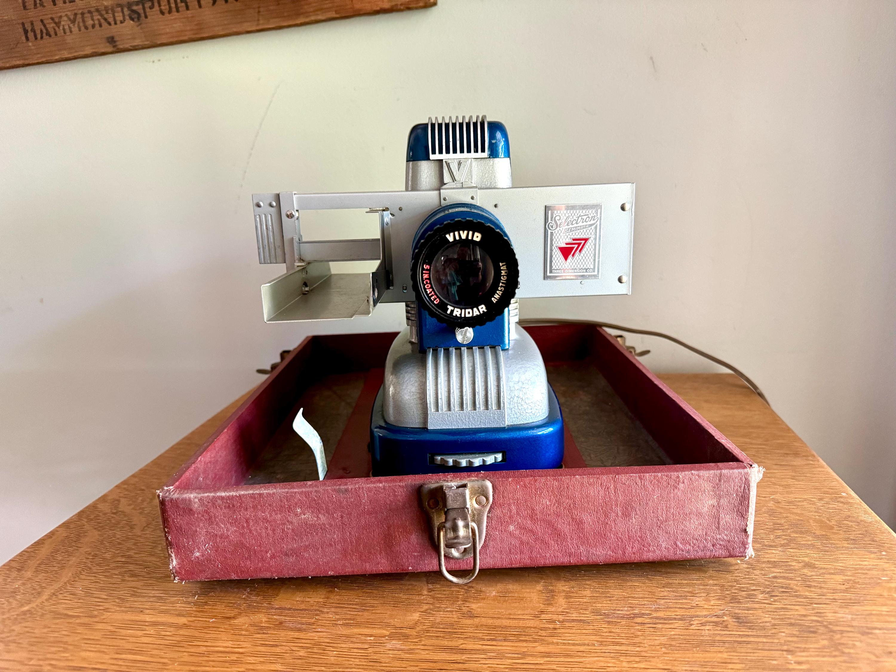 Vtg Blue TDC Vivid Mainliner 300 Slide Projector in Case | Blue Three Dimensional Co. Slide Projector | Selectron Semimatic Projector