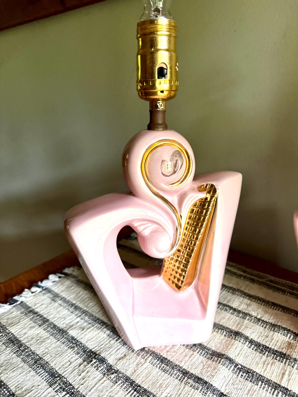 Vintage Pair of Mid Century Ceramic Lamp | MCM Table Lamps | Matching Pink and Gold Desk Lamps | Art Deco Night Stand Lamps | Pink and Gold