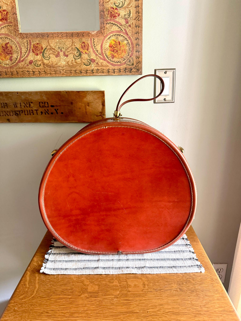 Samsonite Hardshell Round Suitcase | 50's Retro Luggage | Vintage Hard Case Round Suitcase | Samsonite 4920 Shwayder Bros Case