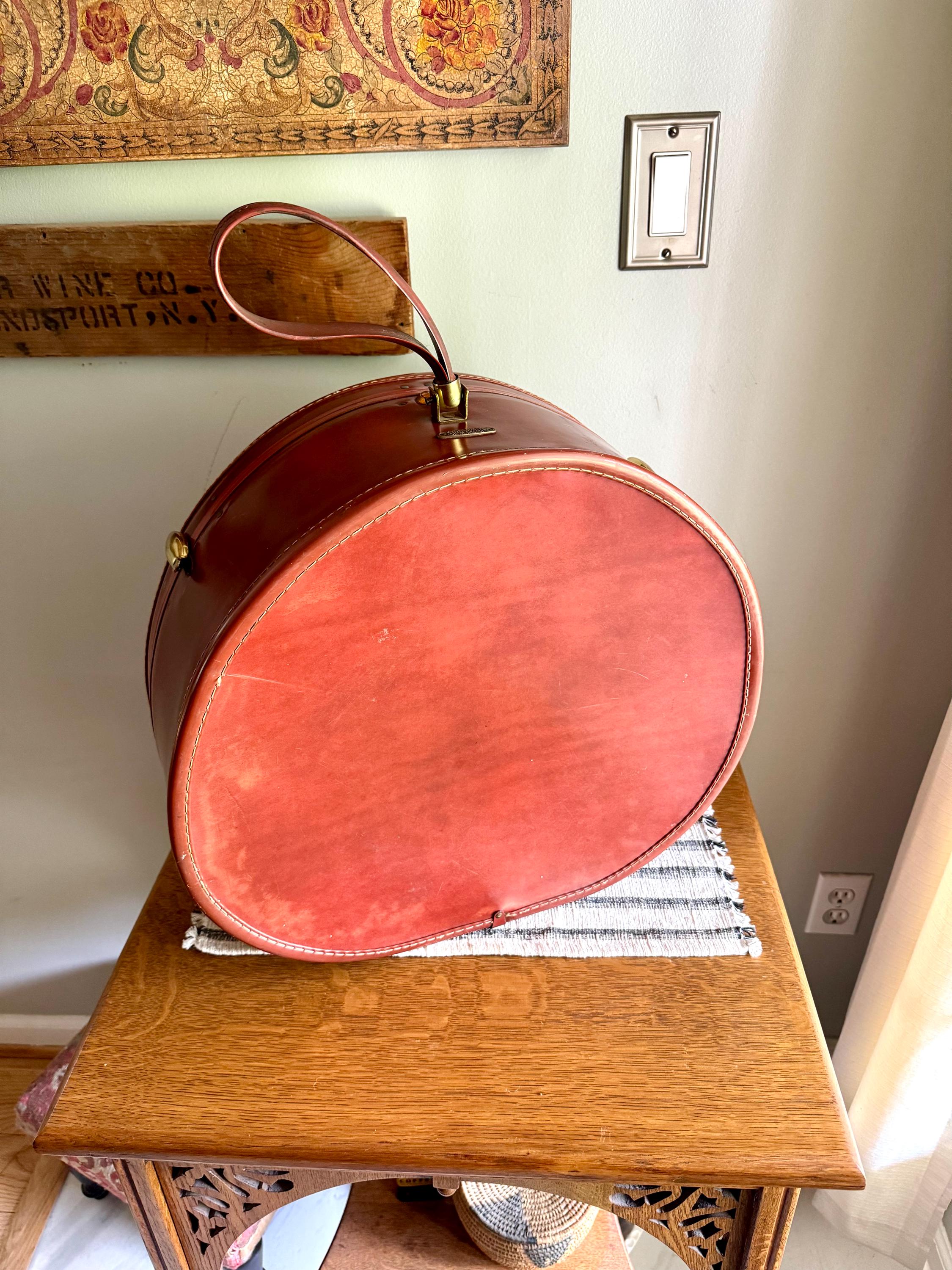 Samsonite Hardshell Round Suitcase | 50's Retro Luggage | Vintage Hard Case Round Suitcase | Samsonite 4920 Shwayder Bros Case