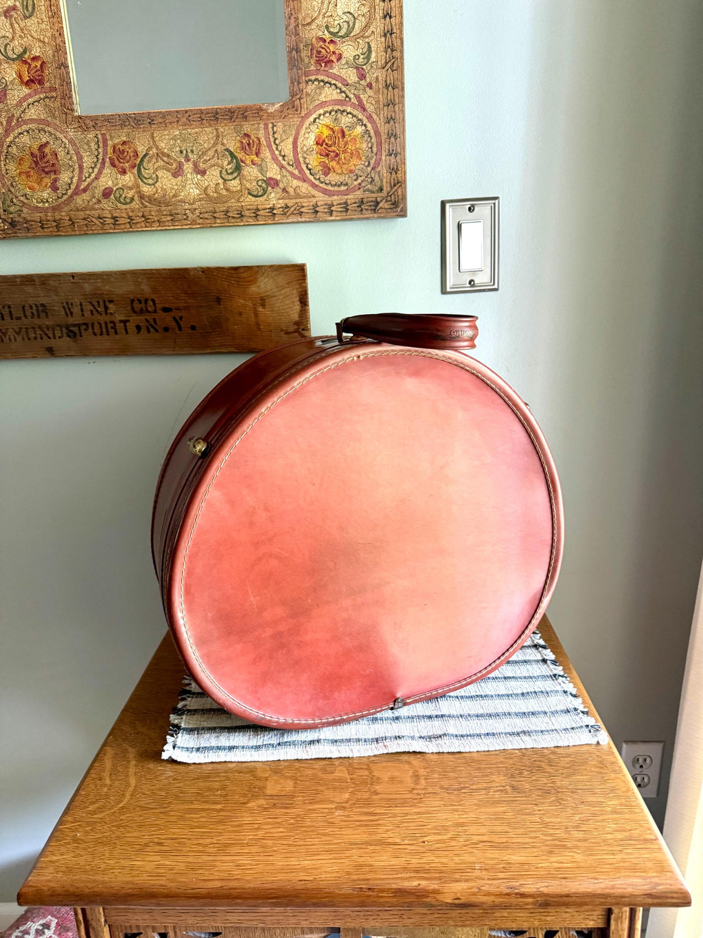 Samsonite Hardshell Round Suitcase | 50's Retro Luggage | Vintage Hard Case Round Suitcase | Samsonite 4920 Shwayder Bros Case