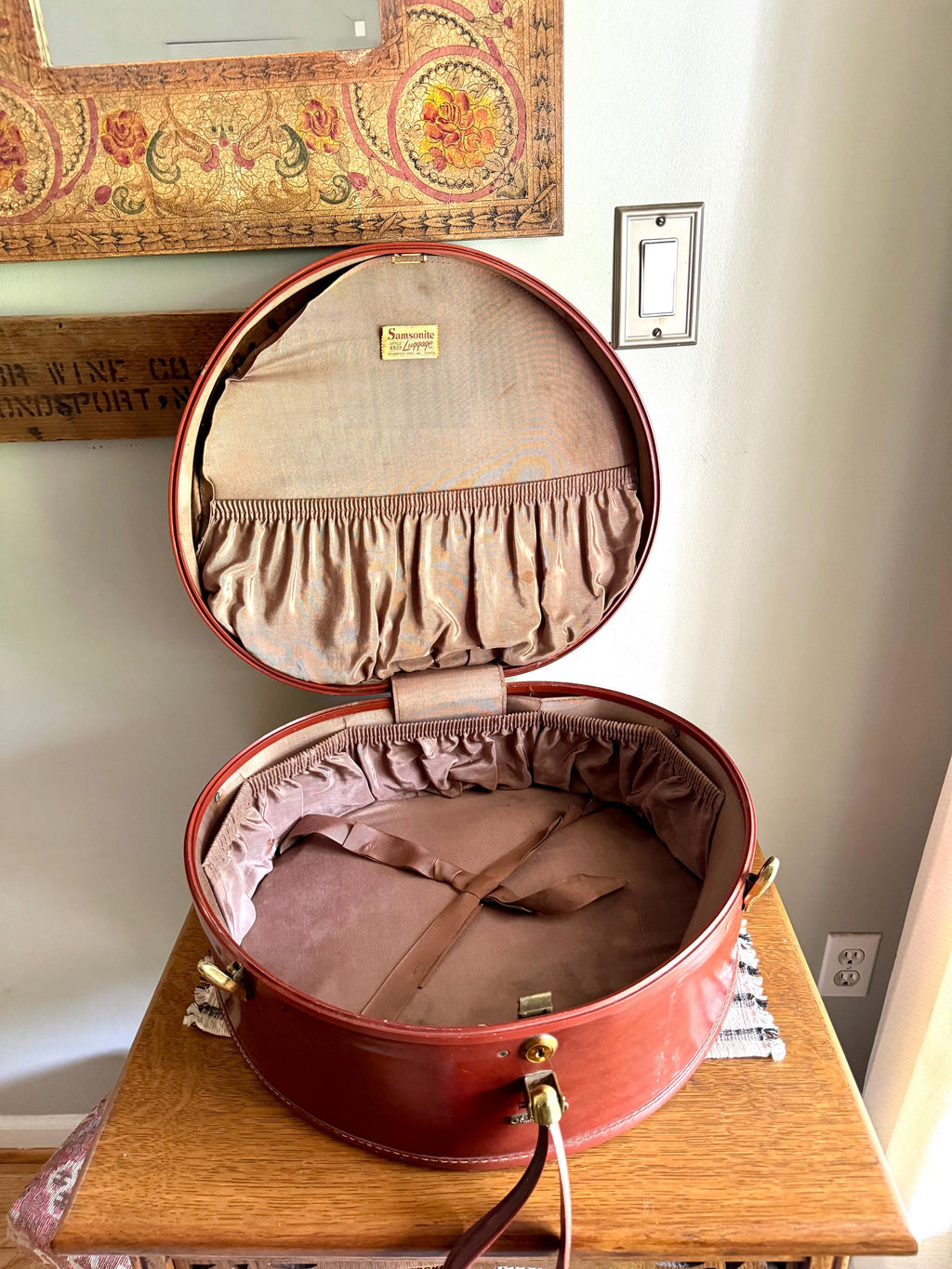 Samsonite Hardshell Round Suitcase | 50's Retro Luggage | Vintage Hard Case Round Suitcase | Samsonite 4920 Shwayder Bros Case
